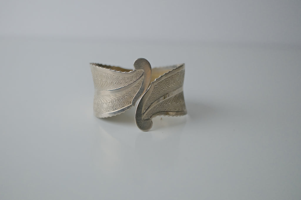 Vintage 1970s Silver Leaf Hinged Bangle