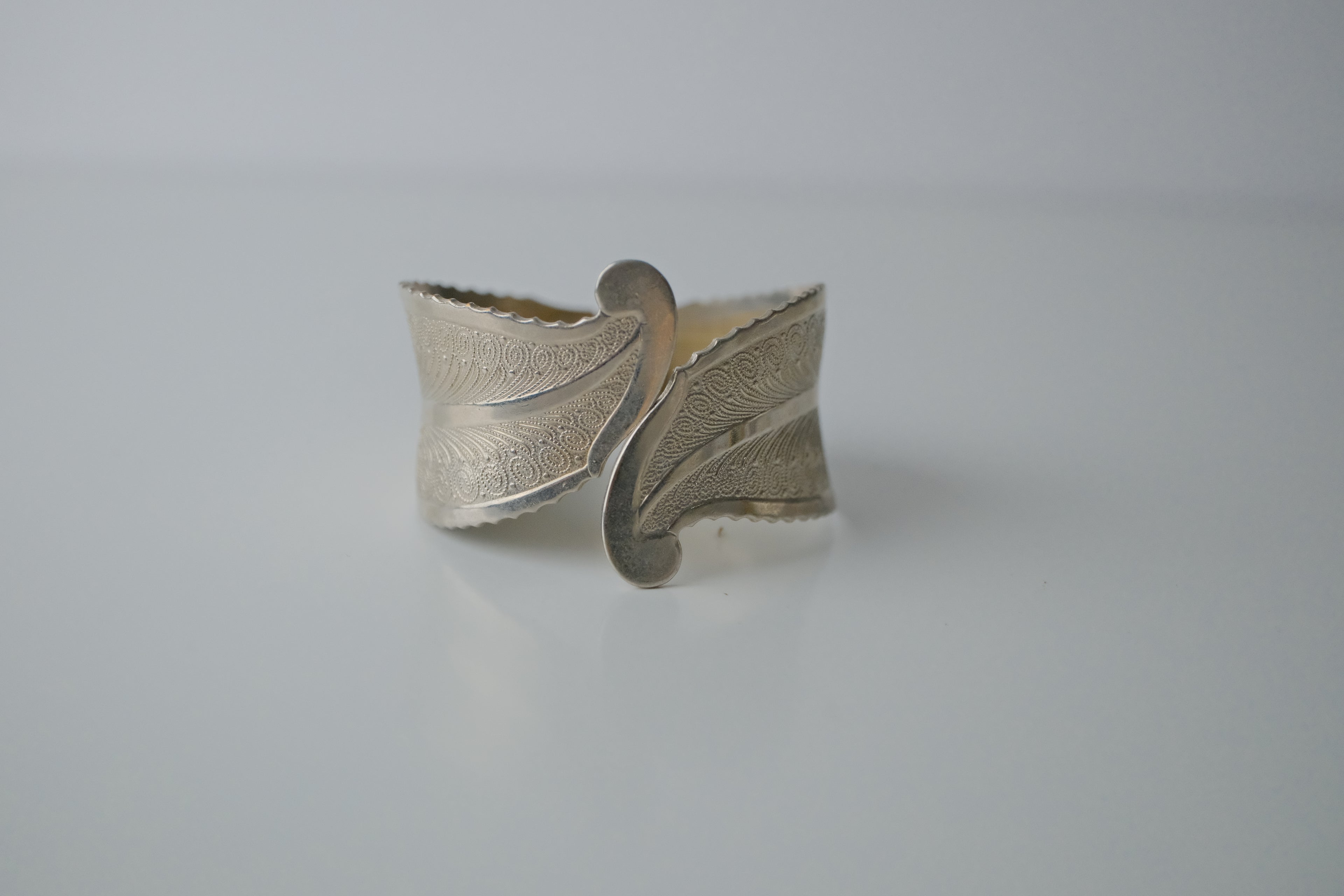 Vintage 1970s Silver Leaf Hinged Bangle