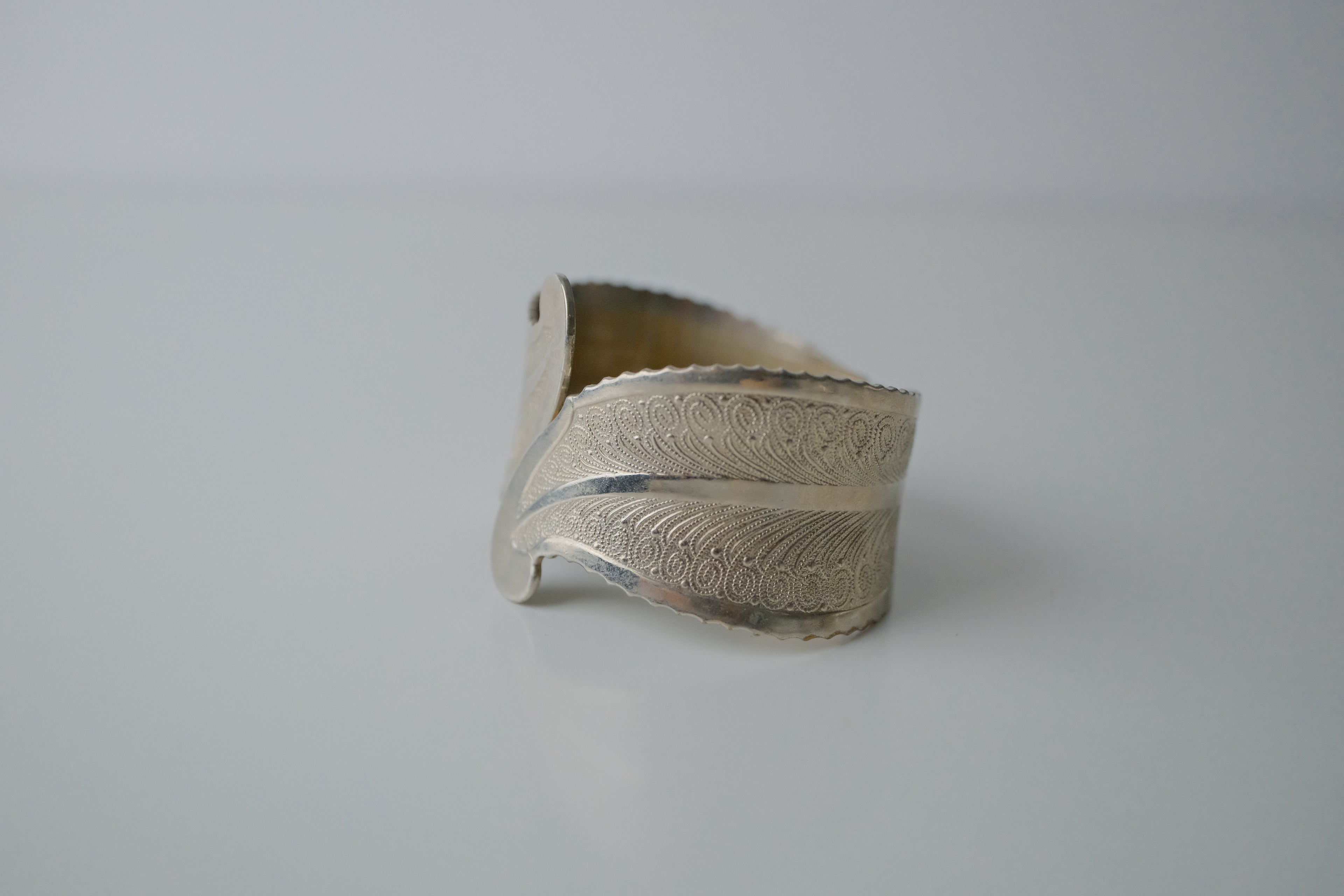 Vintage 1970s Silver Leaf Hinged Bangle