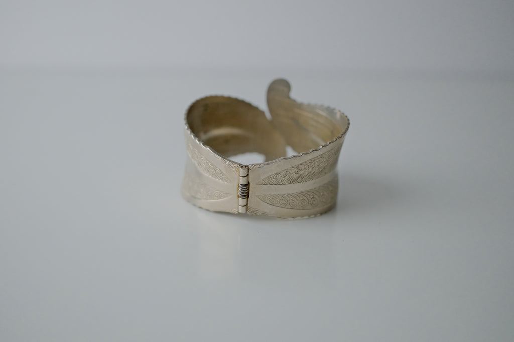 Vintage 1970s Silver Leaf Hinged Bangle
