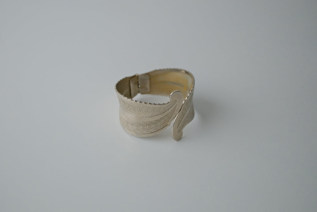 Vintage 1970s Silver Leaf Hinged Bangle