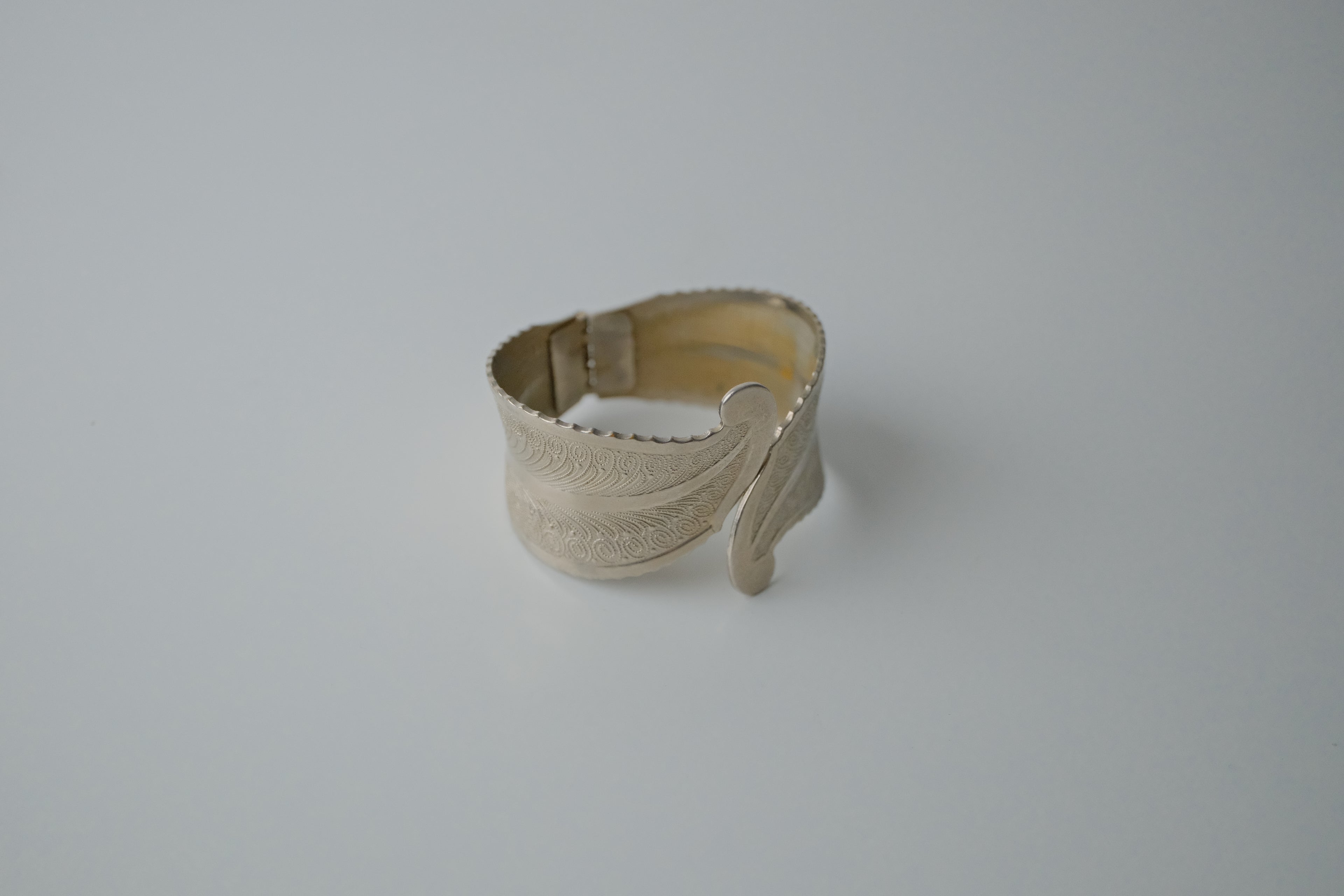 Vintage 1970s Silver Leaf Hinged Bangle