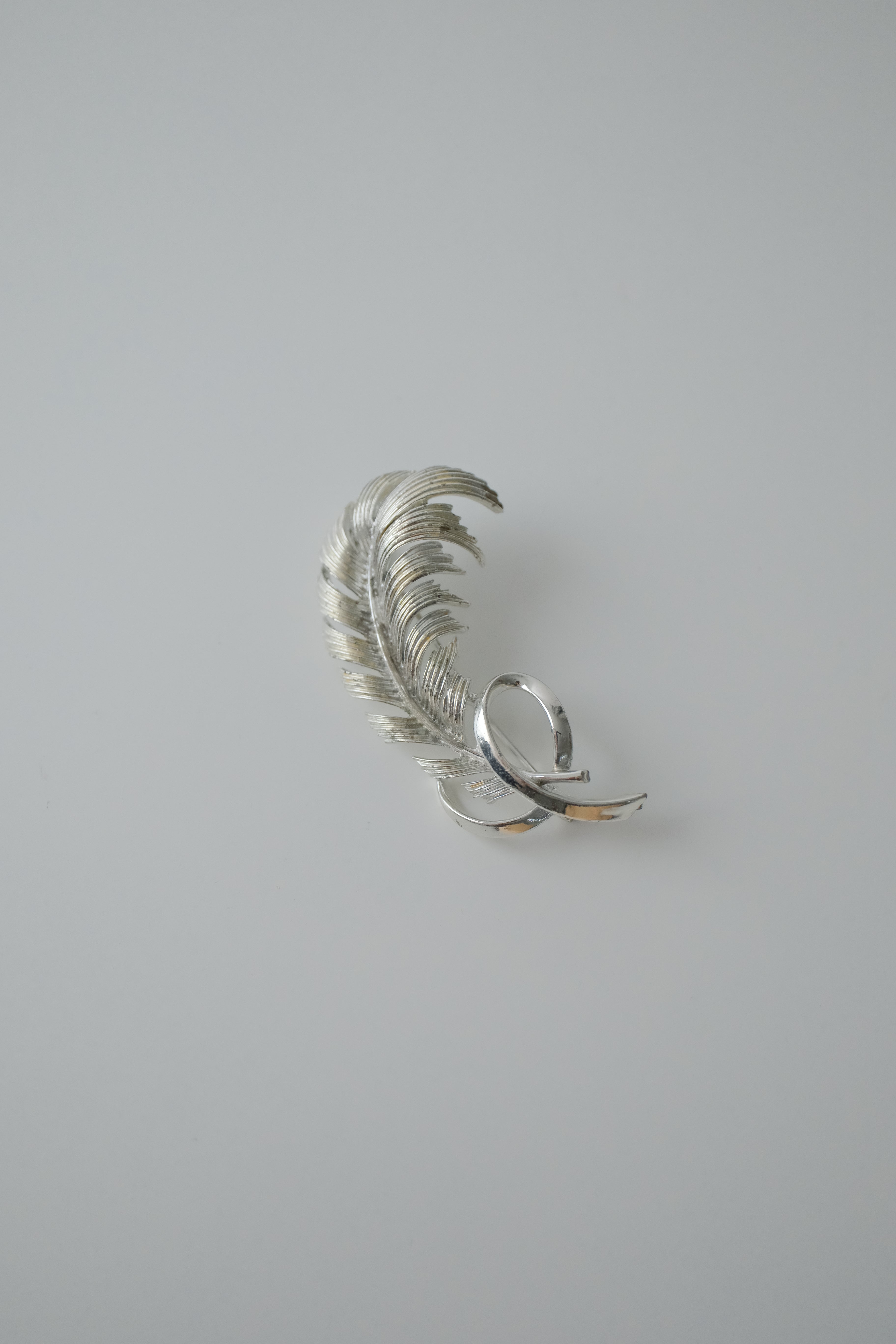 Vintage Curved Silver Leaf Brooch