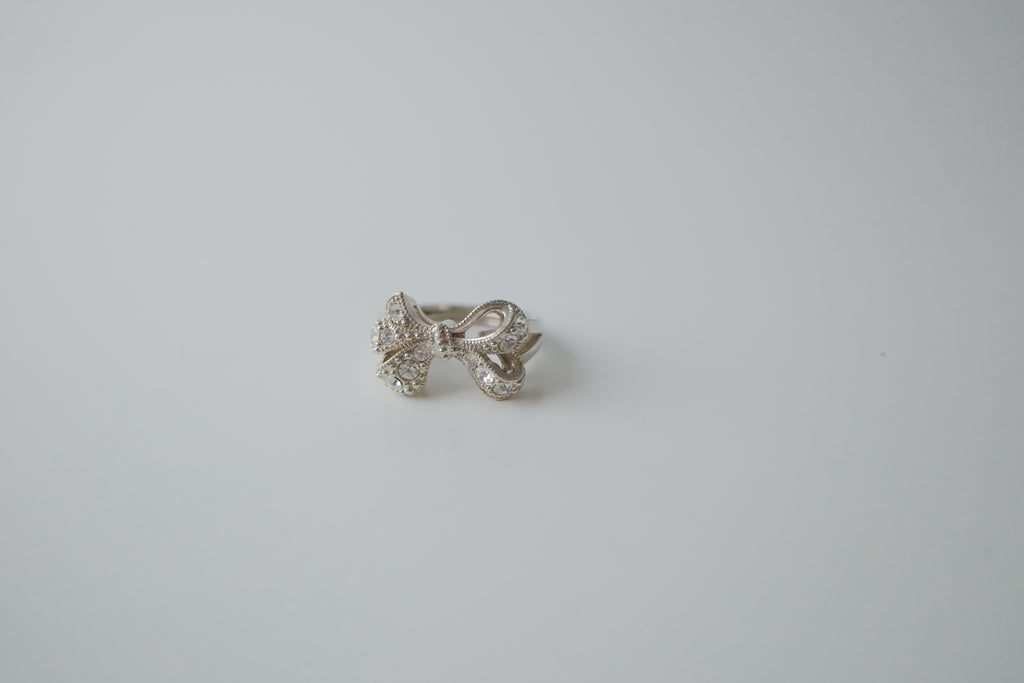 Vintage Avon Silver Bow Rhinestone Ring