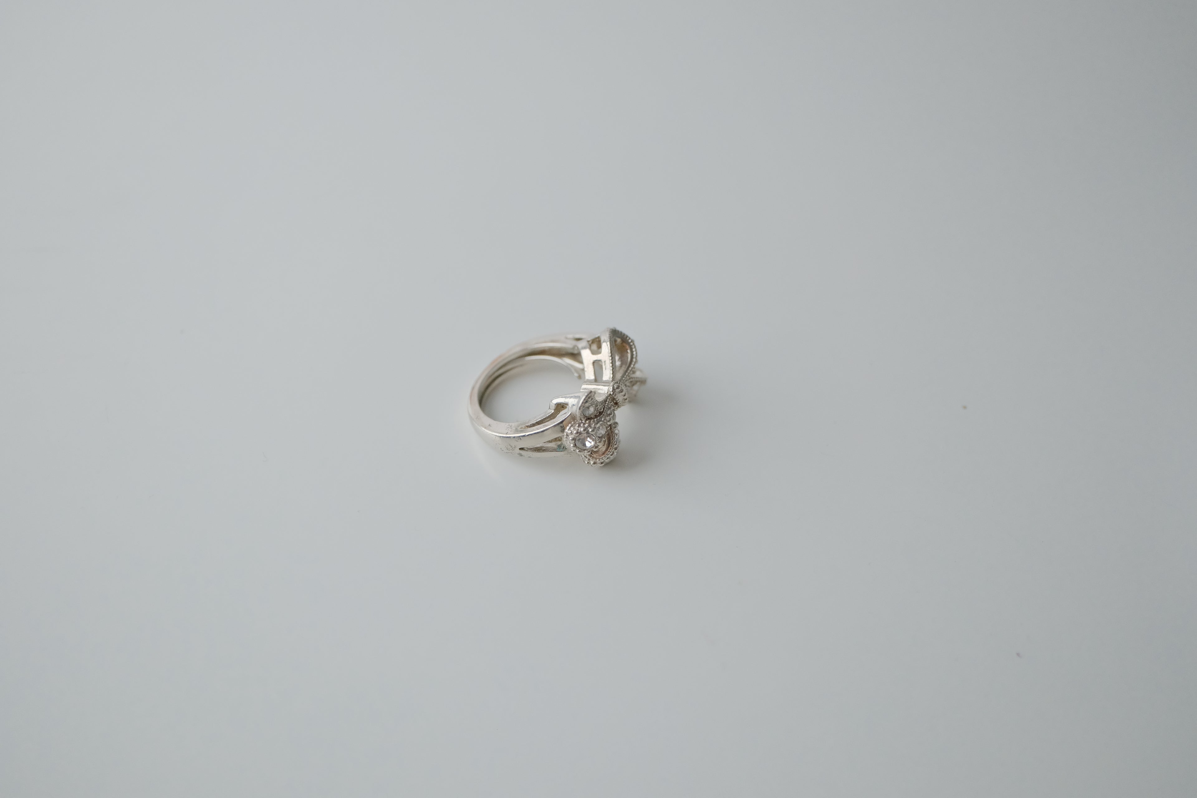 Vintage Avon Silver Bow Rhinestone Ring