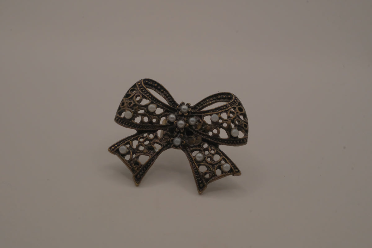 Vintage bronze-tone filigree Statement bow ring
