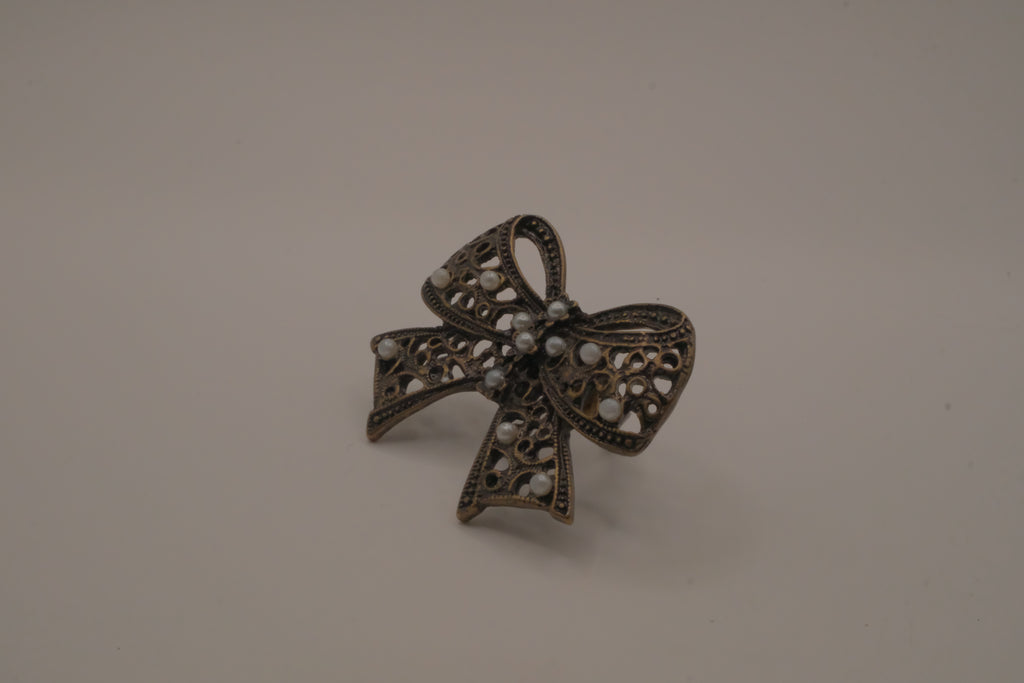 Vintage bronze-tone filigree Statement bow ring