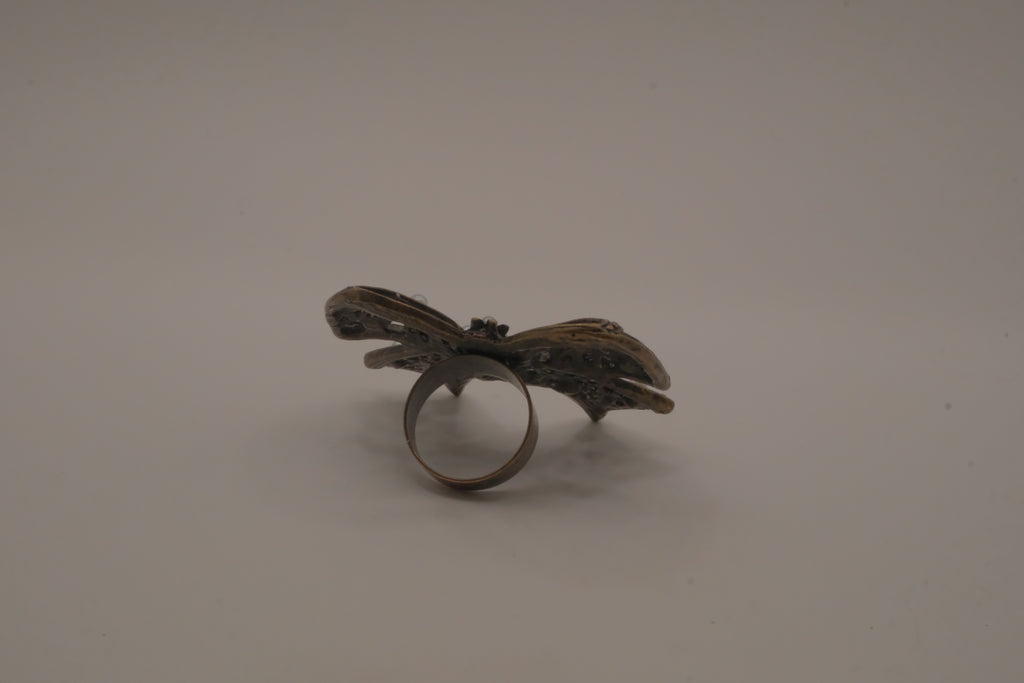 Vintage bronze-tone filigree Statement bow ring