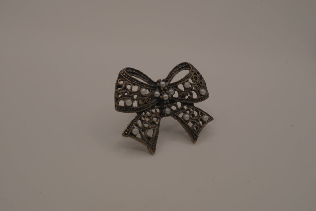 Vintage bronze-tone filigree Statement bow ring