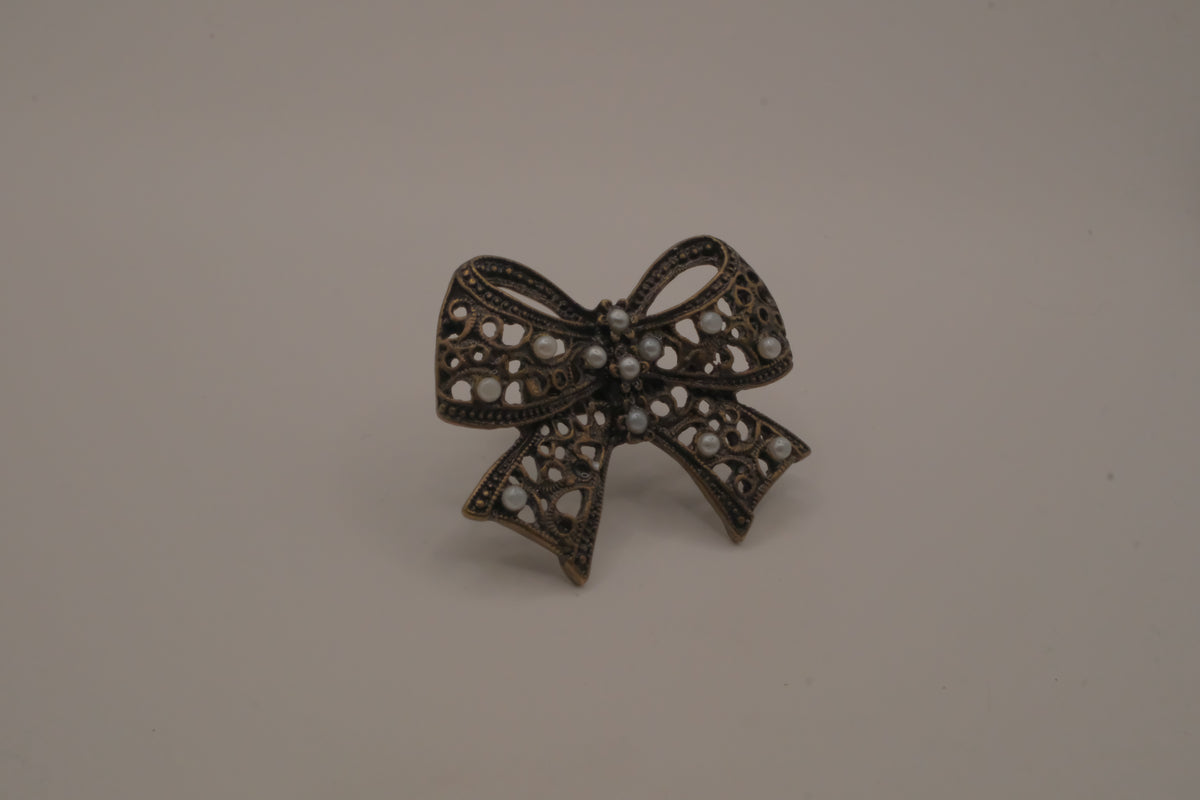 Vintage bronze-tone filigree Statement bow ring