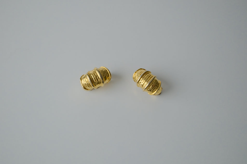 Vintage Textured Gold Tone Clip On Earrings