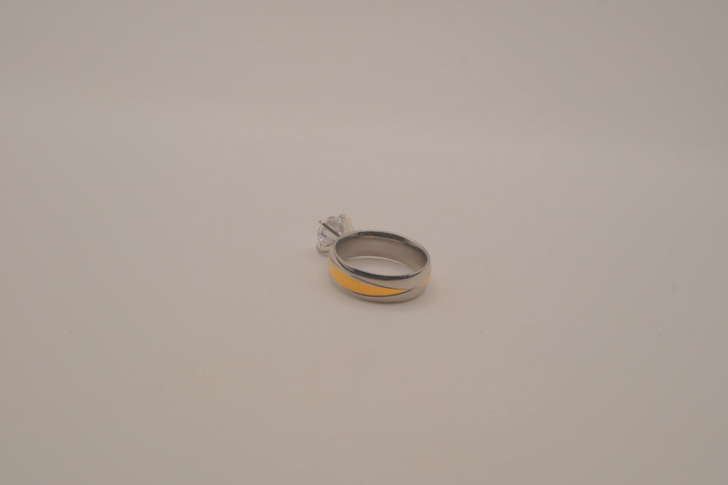 Two-tone solitaire ring&nbsp;