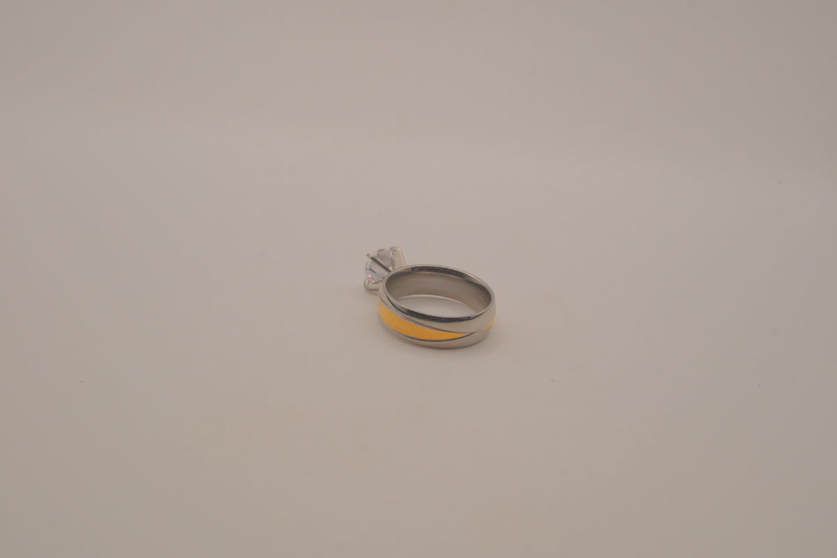 Two-tone solitaire ring&nbsp;
