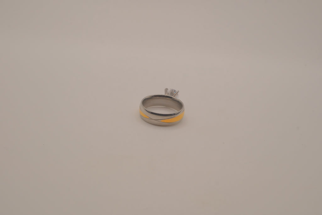 Two-tone solitaire ring&nbsp;
