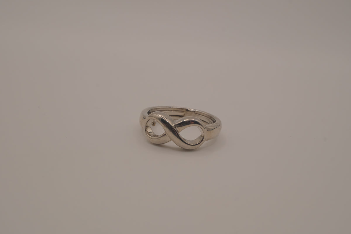 Vintage Avon infinity symbol ring