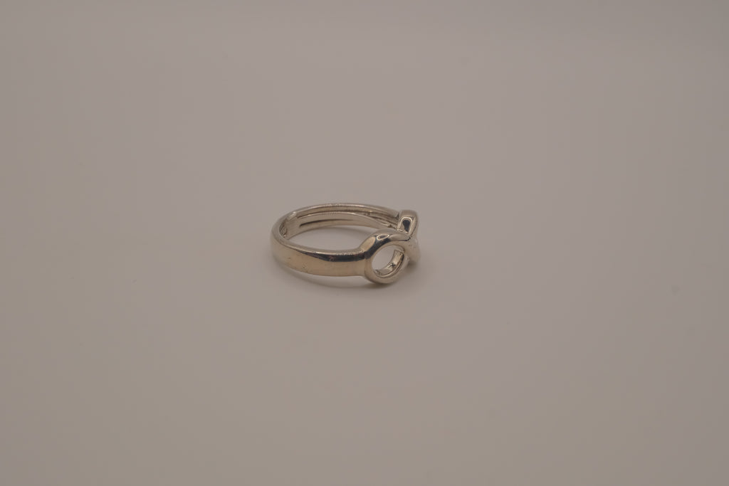 Vintage Avon infinity symbol ring