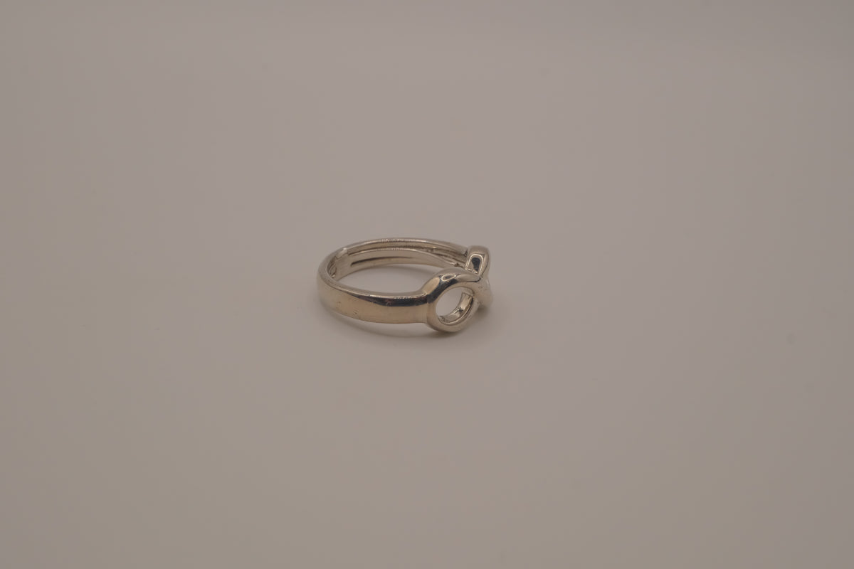 Vintage Avon infinity symbol ring