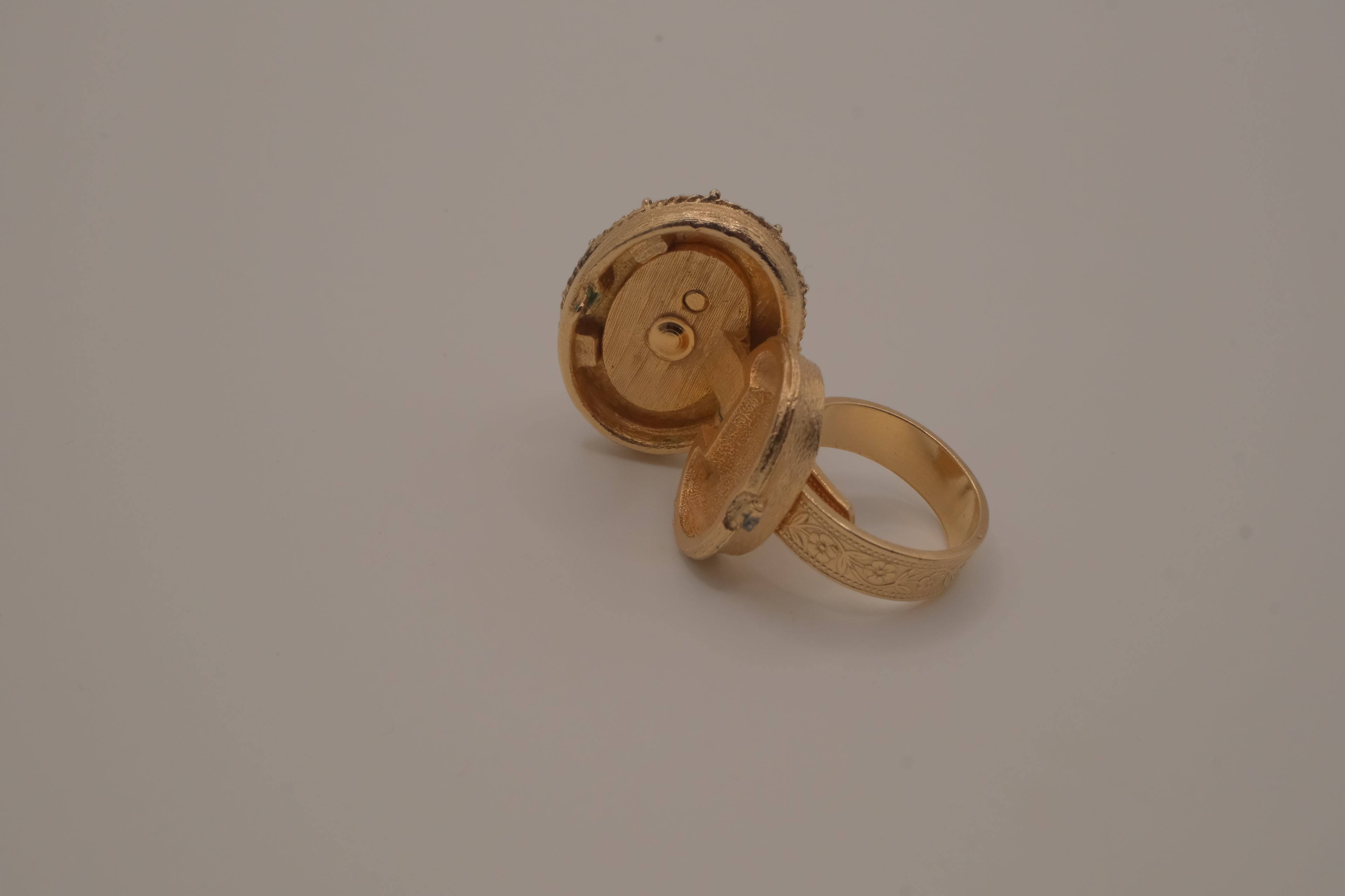 Vintage Vanda perfume locket ring