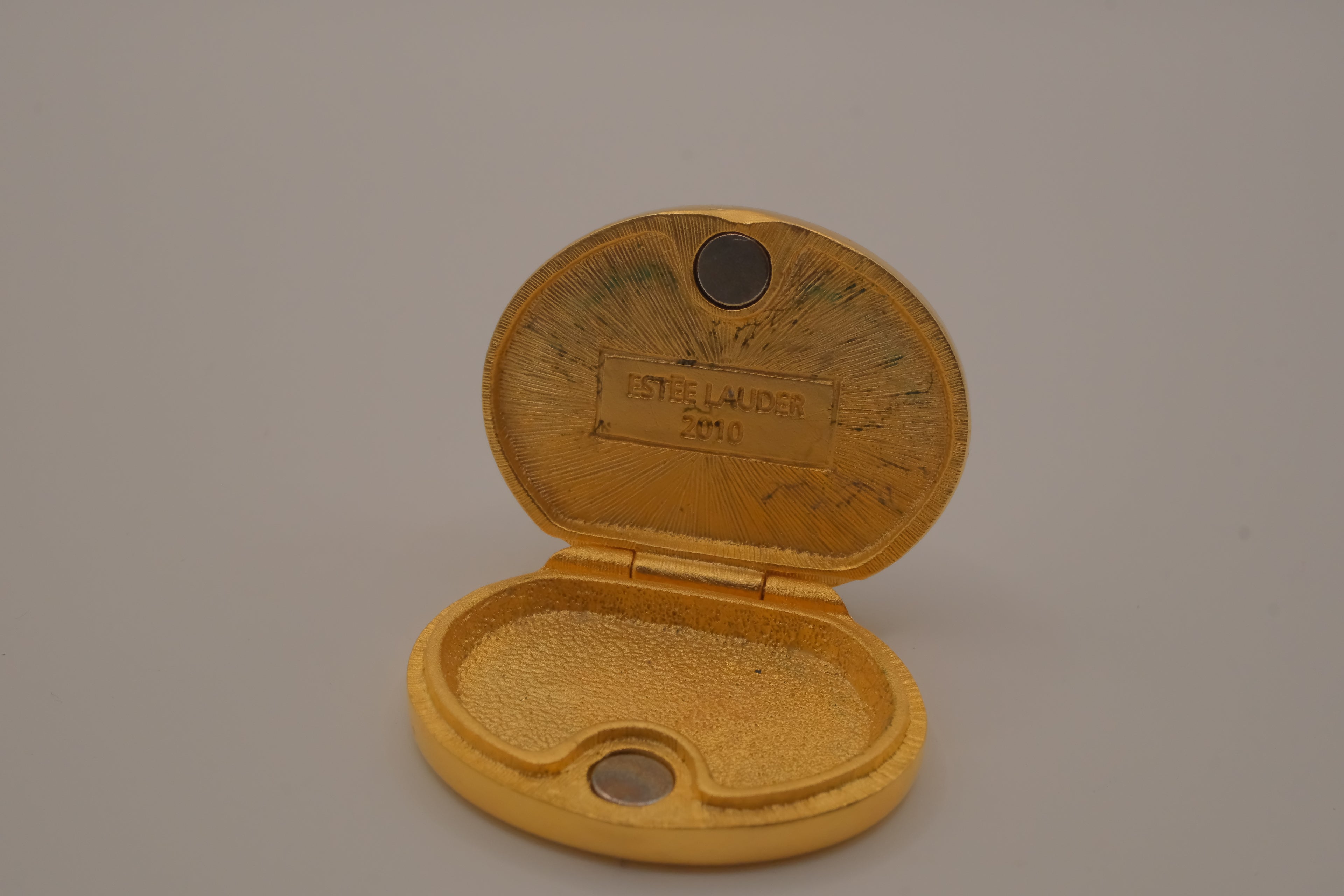 Estée Lauder "Timeless Cameo" solid perfume compact
