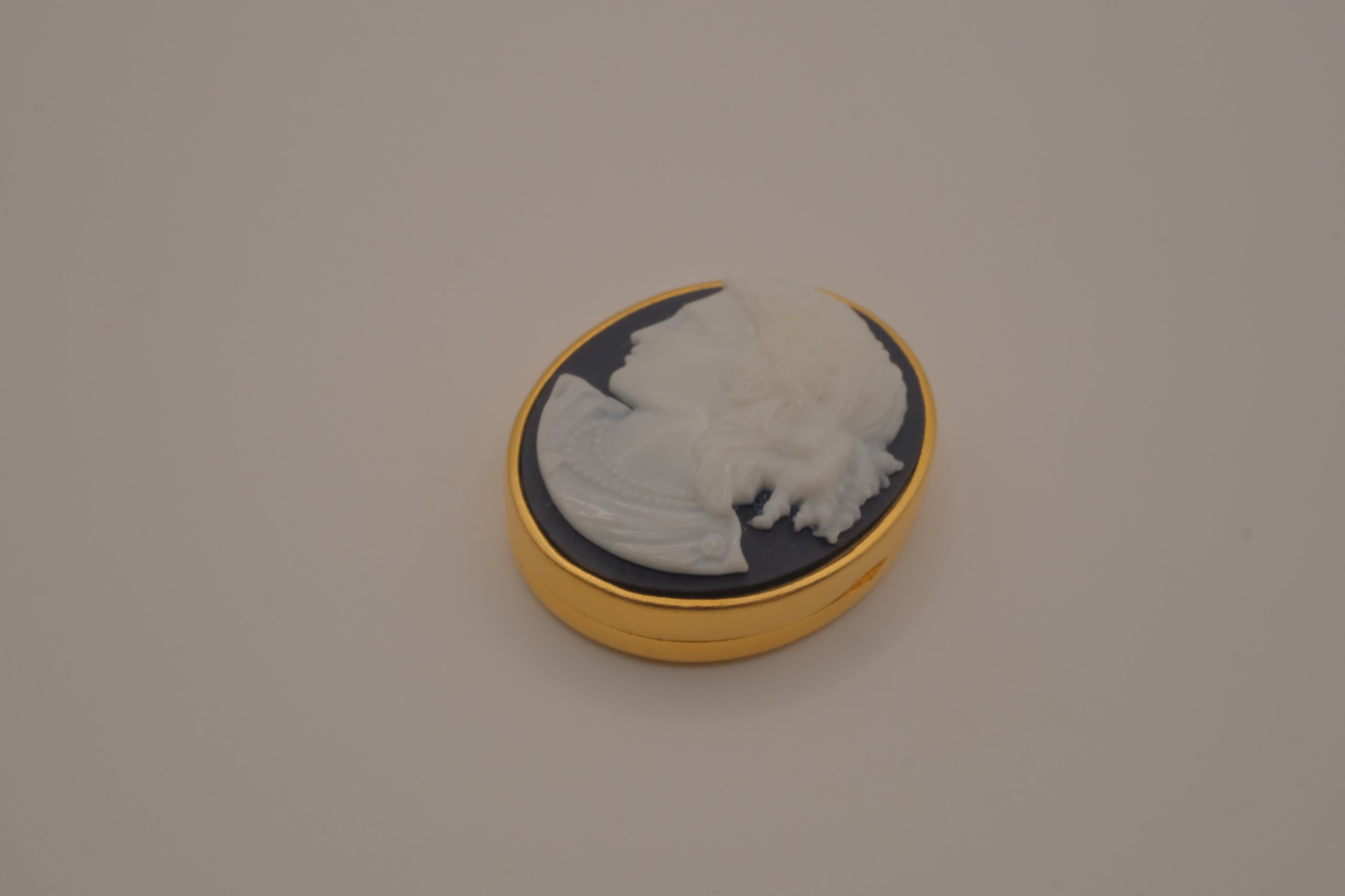 Estée Lauder "Timeless Cameo" solid perfume compact