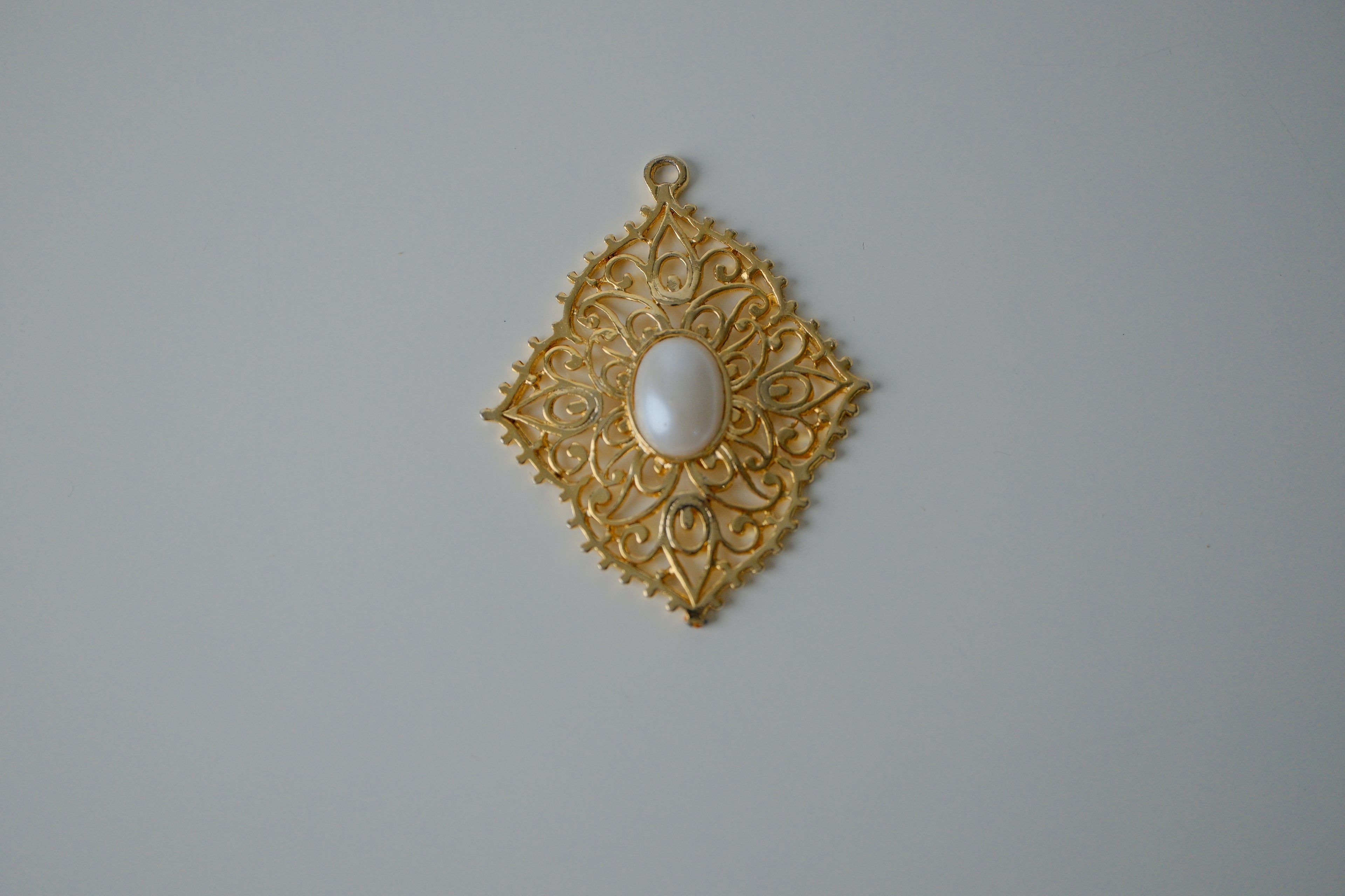 Vintage Gold Filigree Pearl Pendant