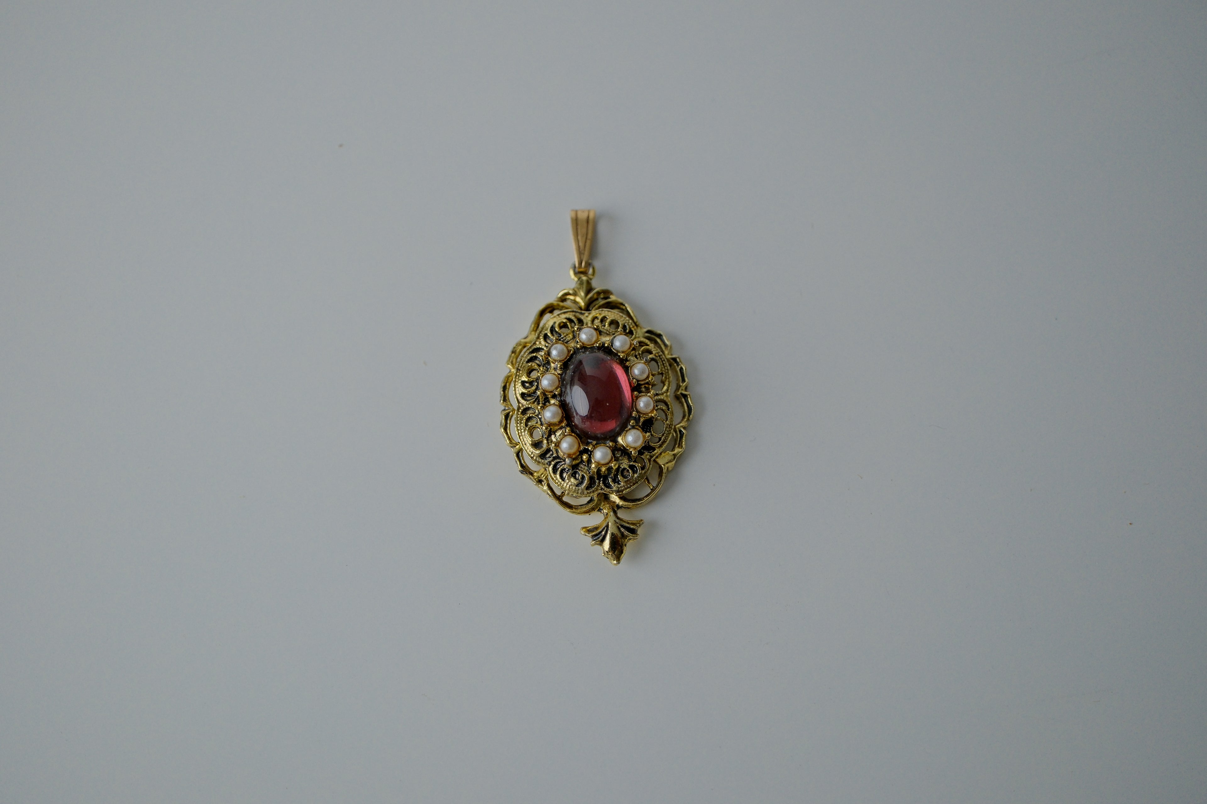 Vintage Gold Filigree with Cabachon Stone Pendant