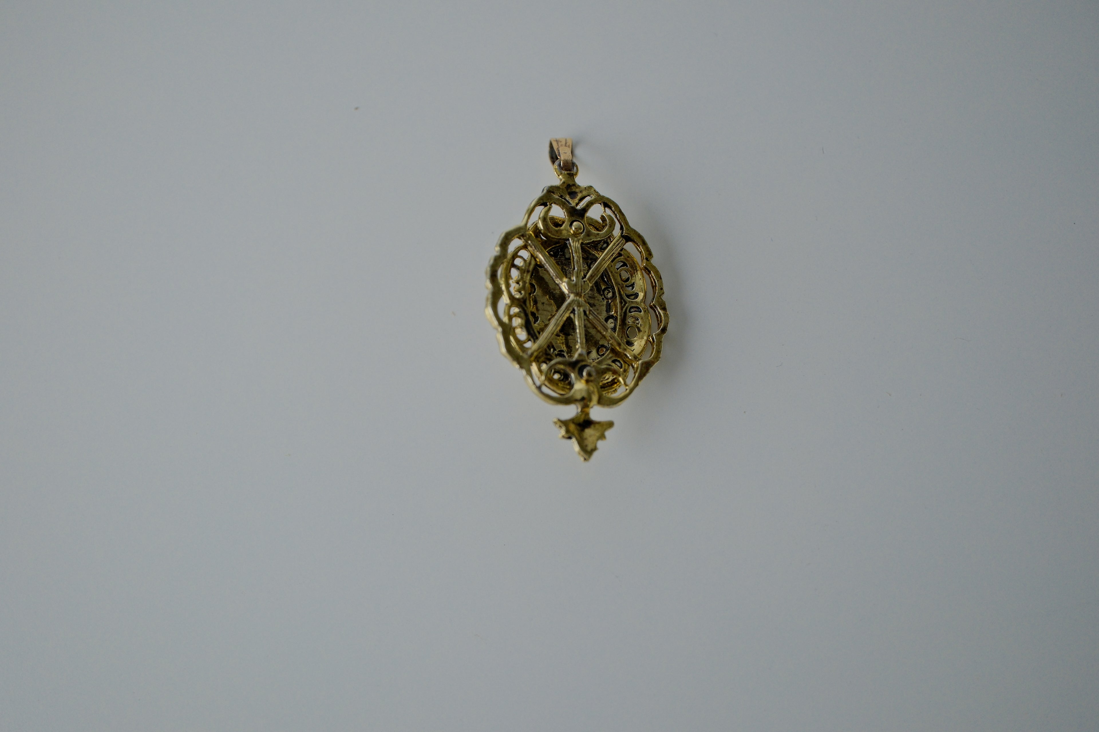 Vintage Gold Filigree with Cabachon Stone Pendant