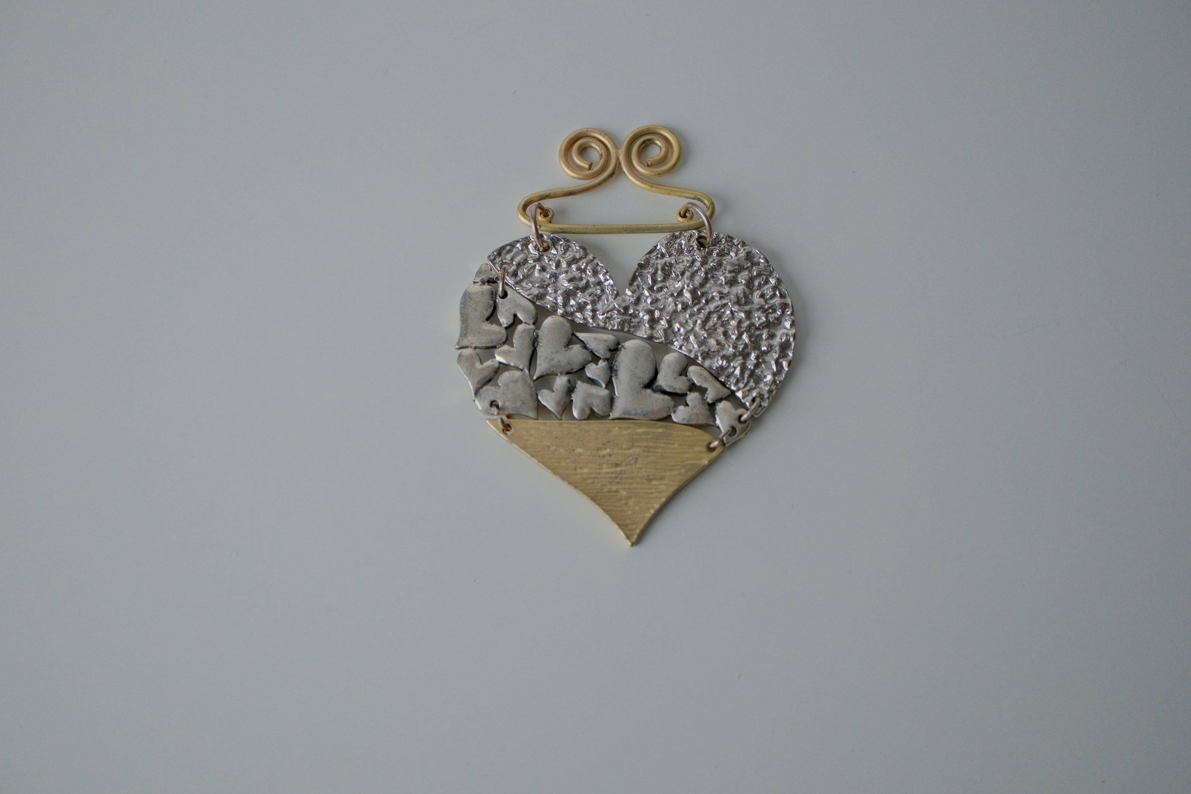 Two-tone heart-shaped pendant&nbsp;