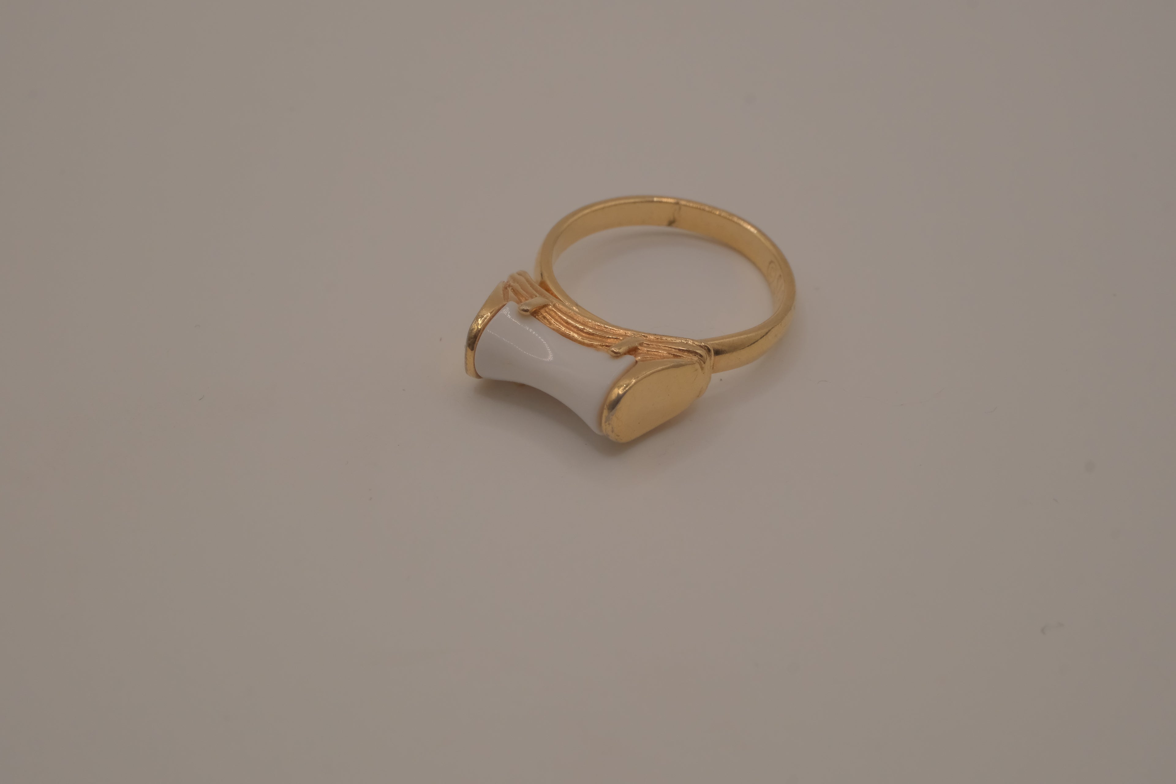 Vintage 1977 Sarah Coventry "Spring Fever" ring