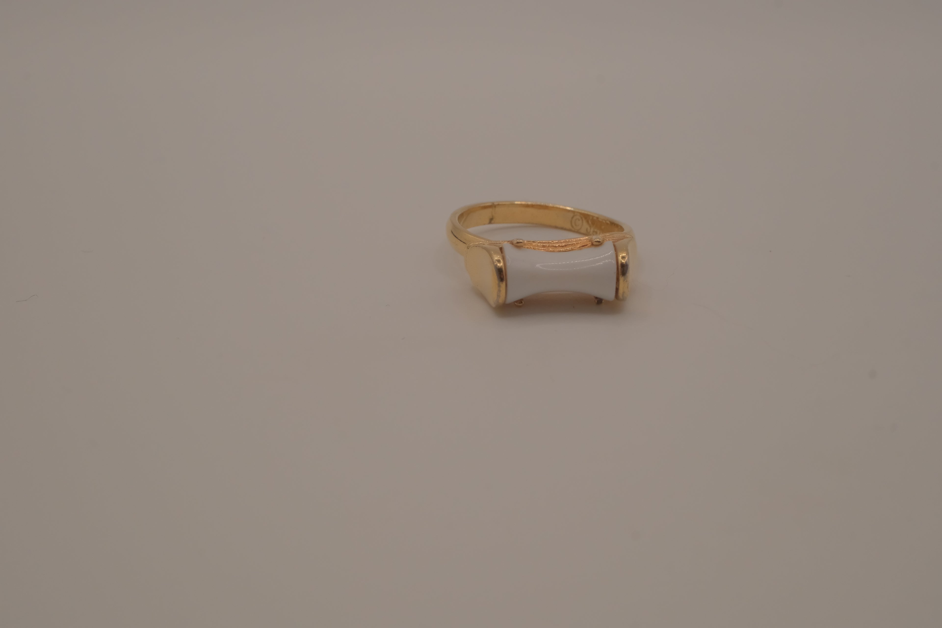 Vintage 1977 Sarah Coventry "Spring Fever" ring