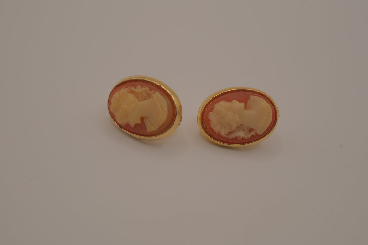 Vintage classic oval cameo clip on earrings