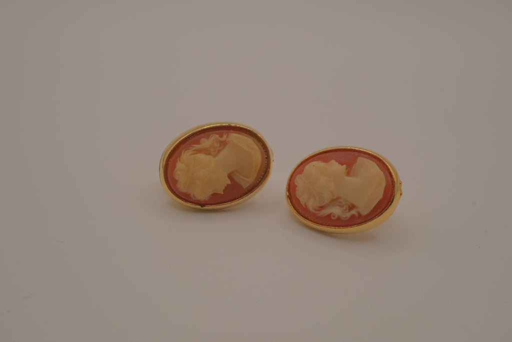 Vintage classic oval cameo clip on earrings