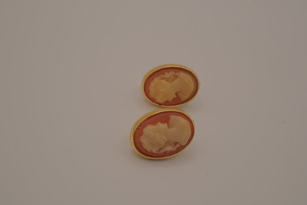 Vintage classic oval cameo clip on earrings