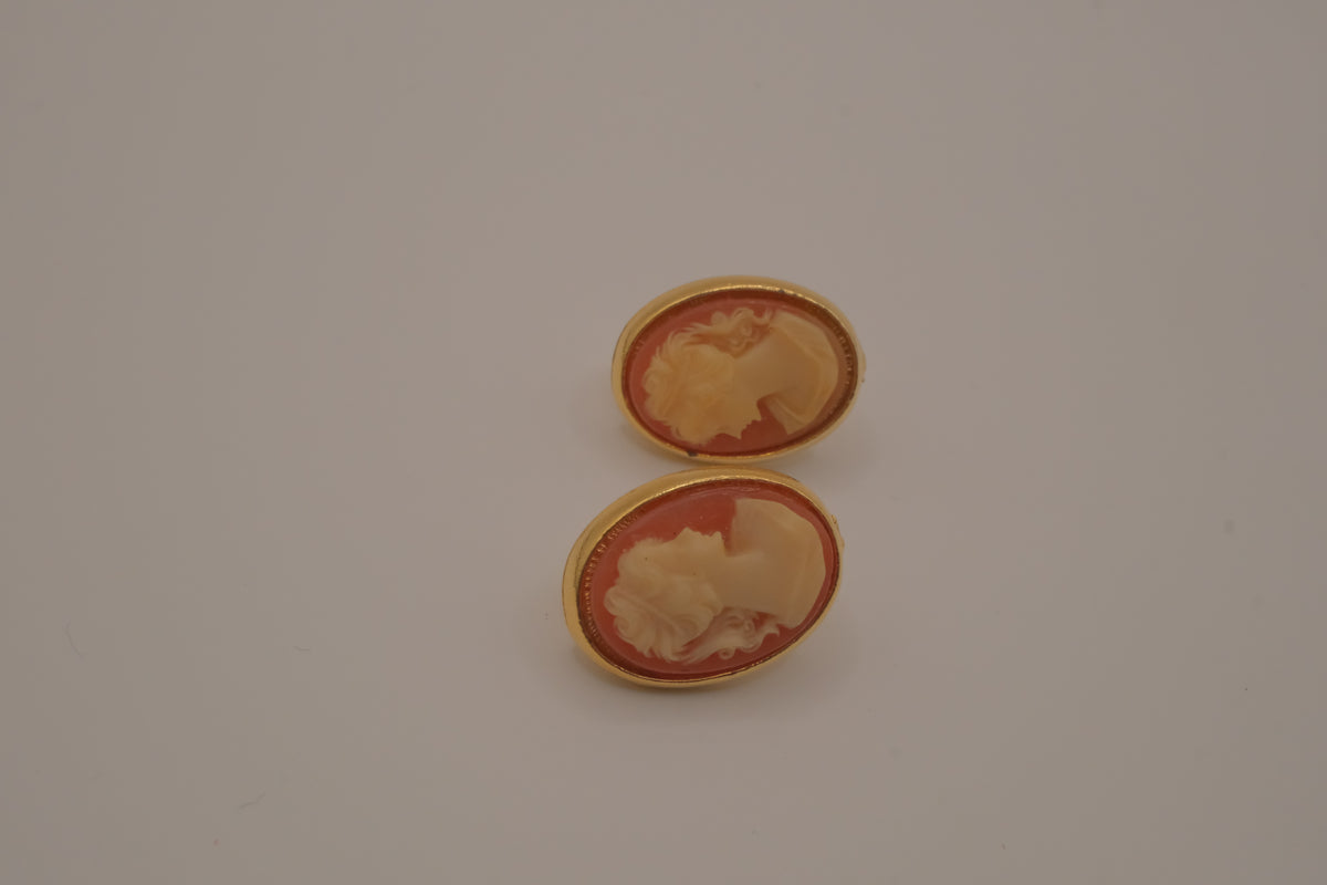 Vintage classic oval cameo clip on earrings