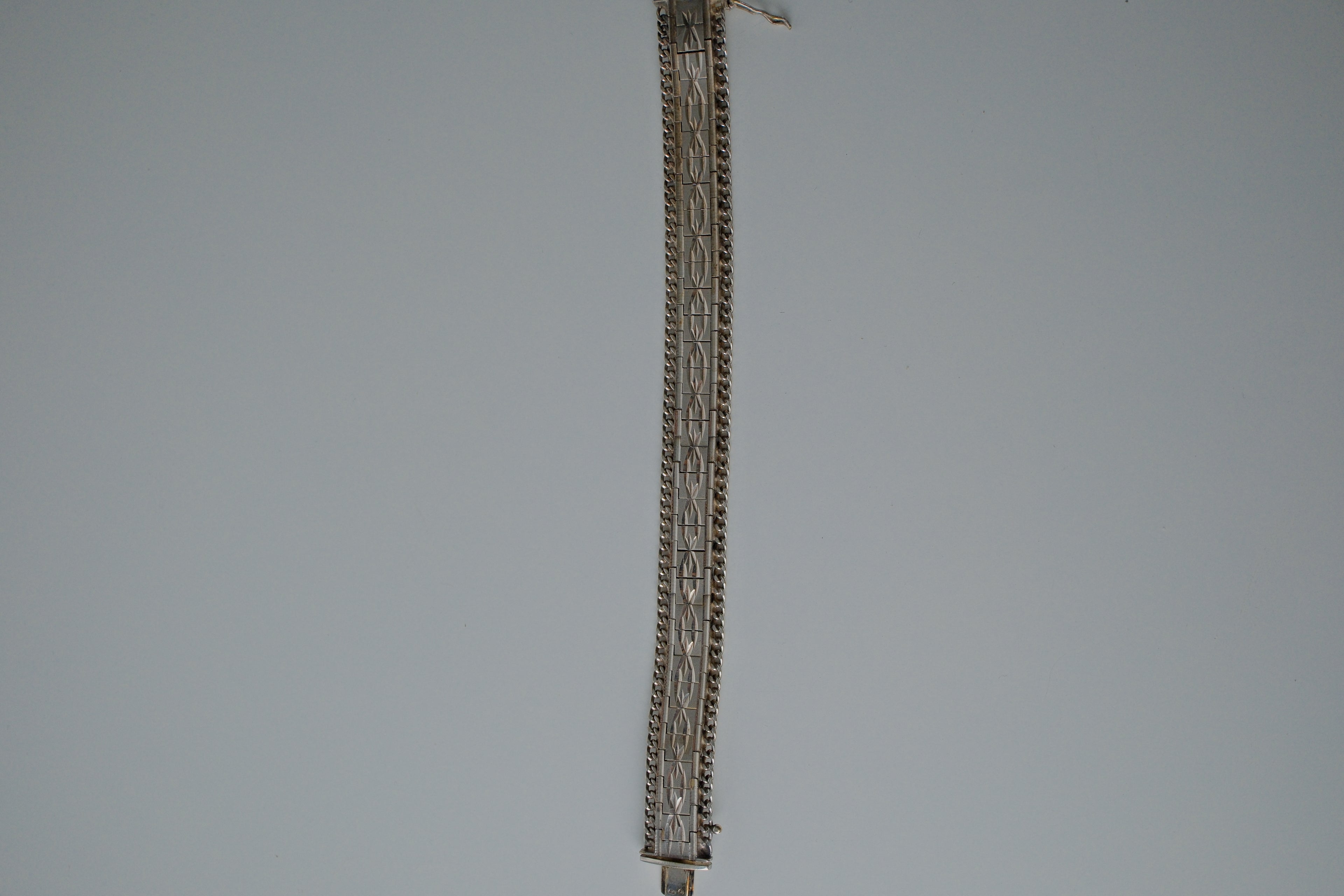 Vintage Silver Link Embossed Bracelet