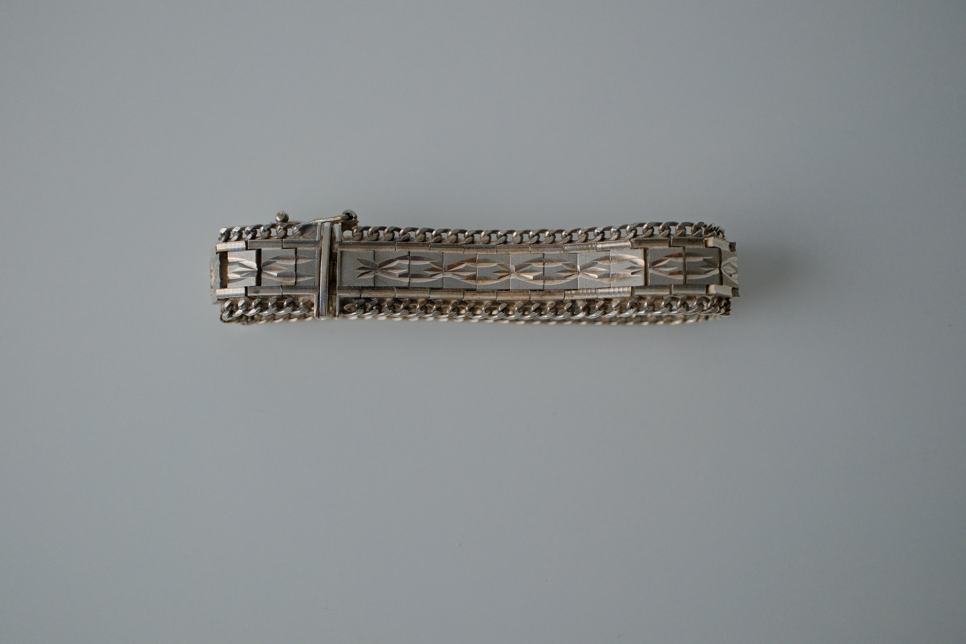 Vintage Silver Link Embossed Bracelet