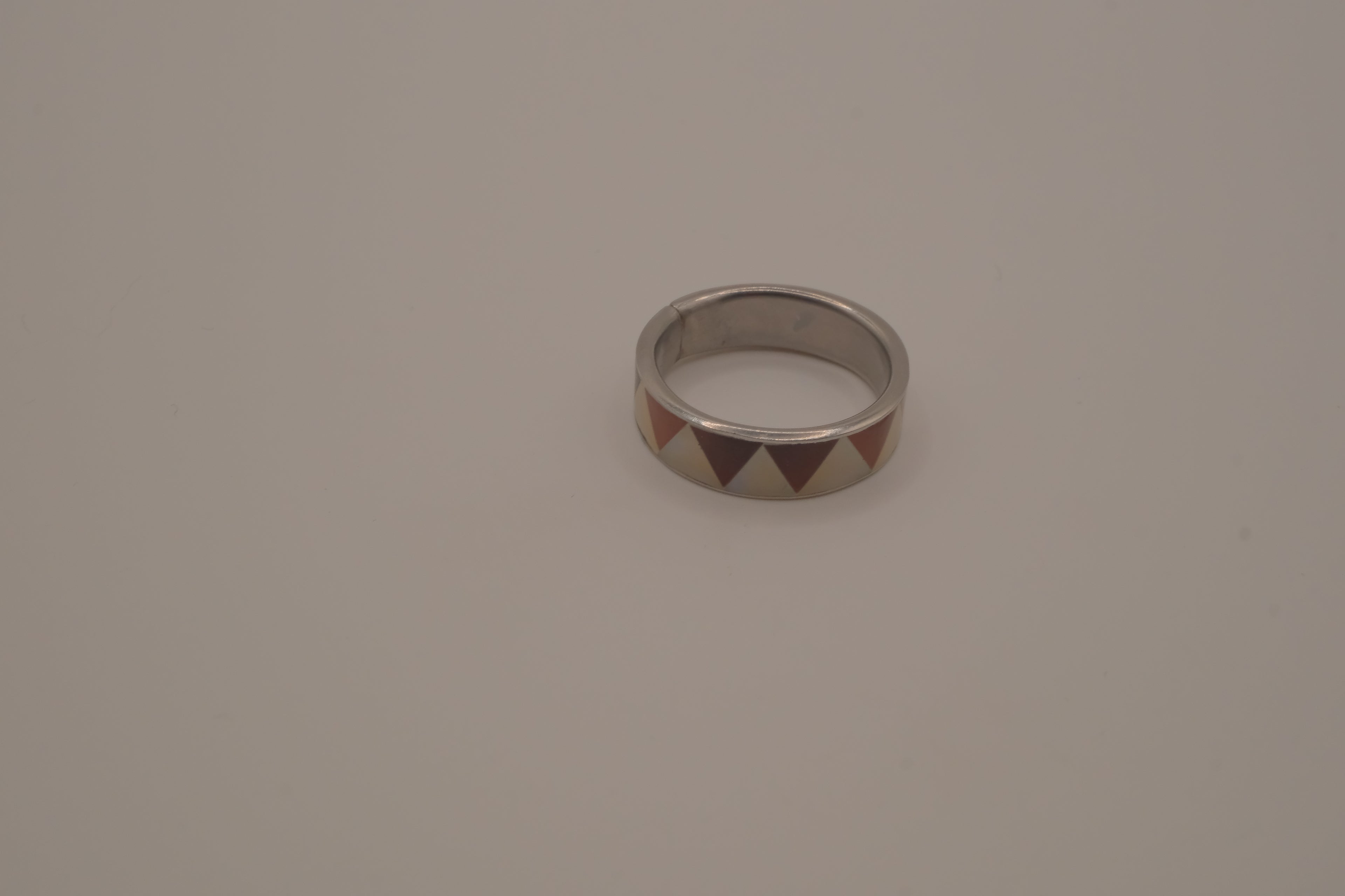 Silver tone mother-of-pearl geometric inlay band ring