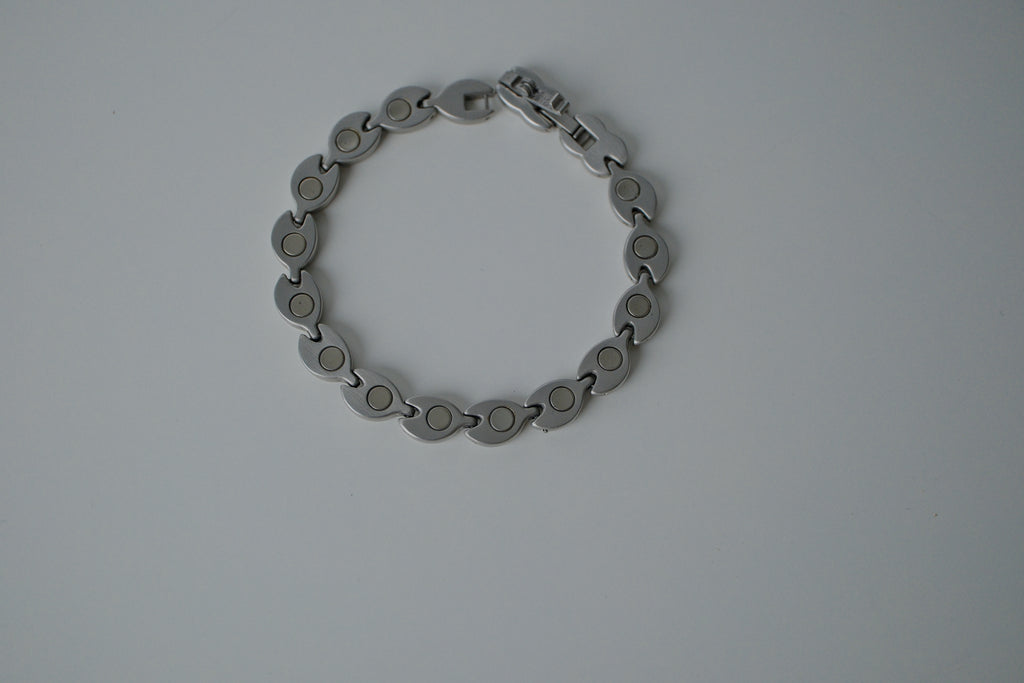 Titanium Leaf Link Magnetic Bracelet
