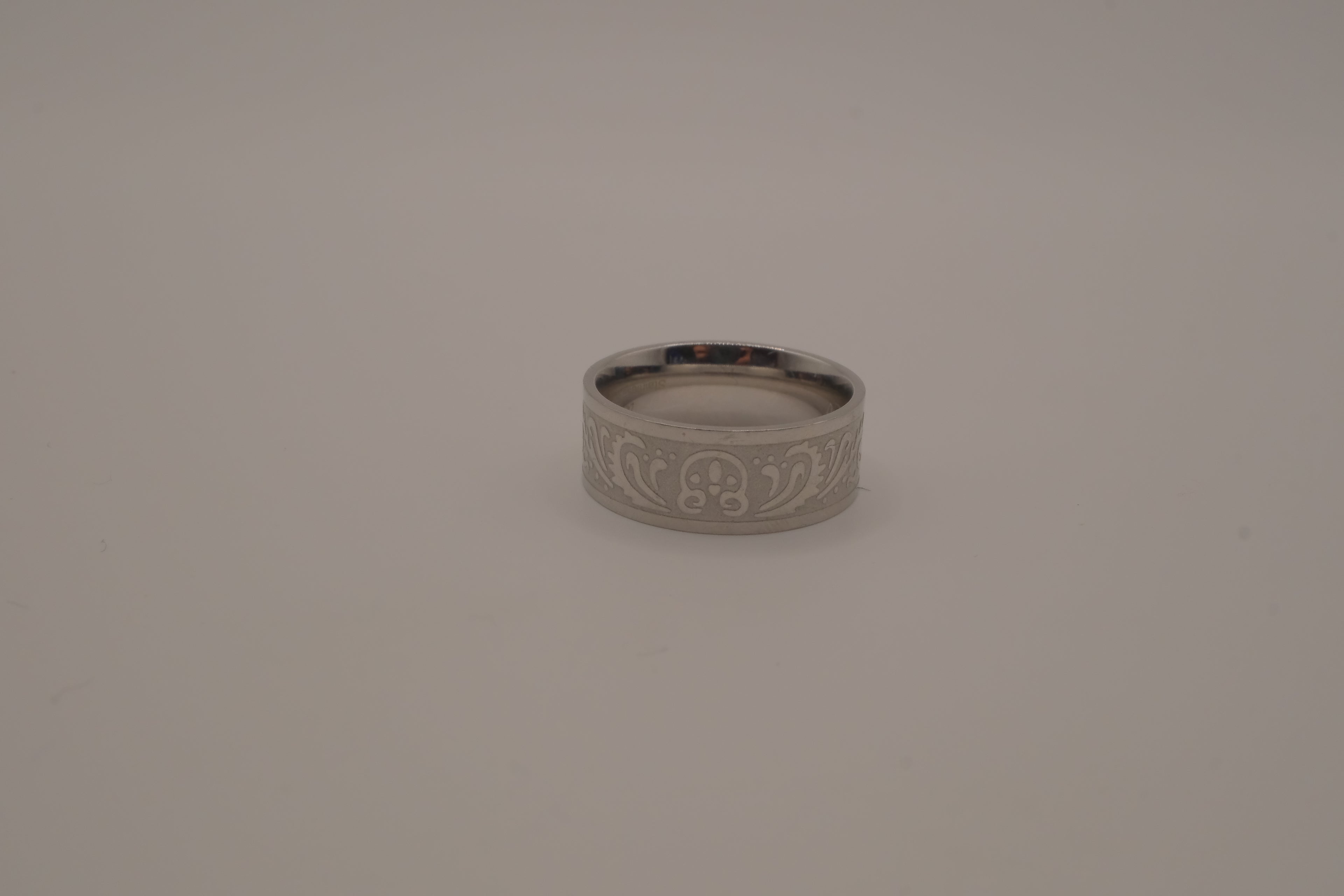 Coin crafted floral scroll pattern ring