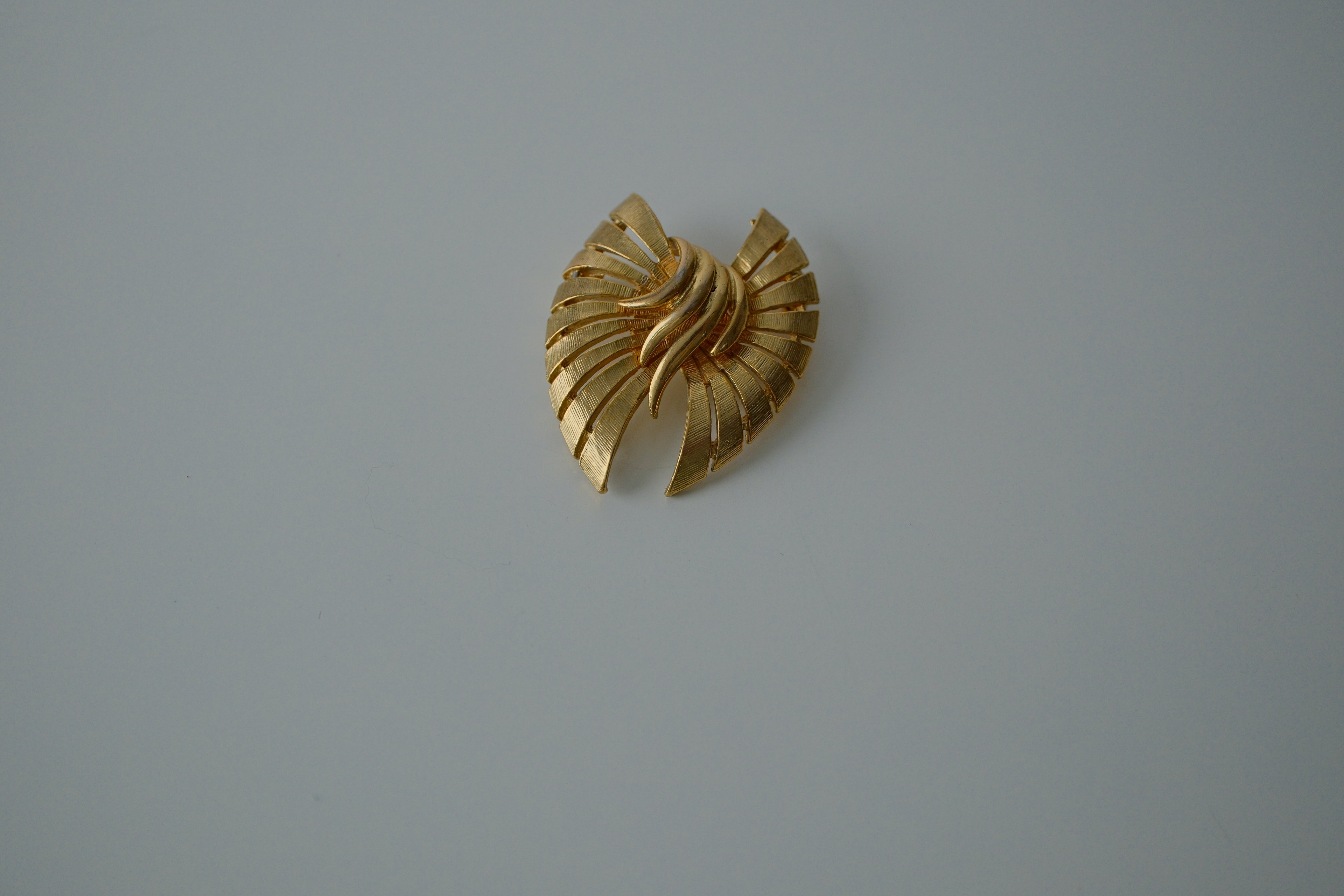 Vintage Gold Brushed Bow Brooch