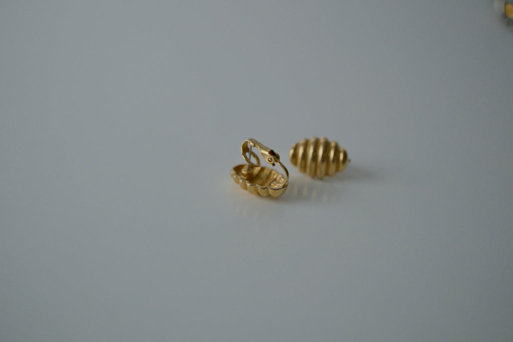 Vintage Gold Ribbed Earrings