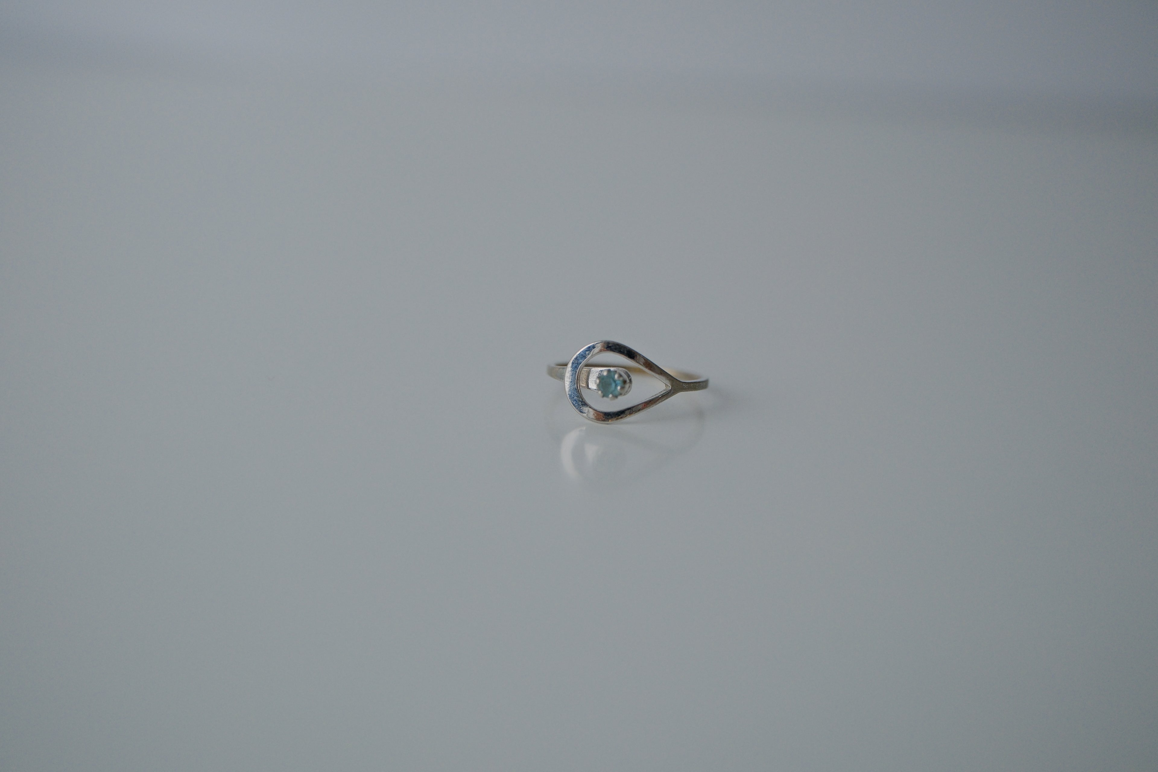 Vintag Avon Hooked Silver Ring