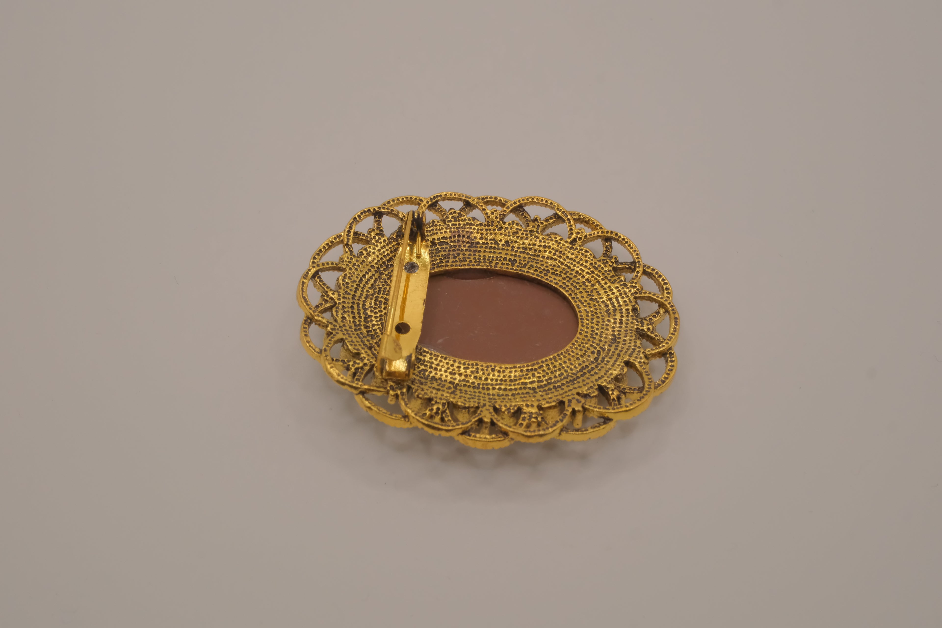 Oval Victorian style vintage cameo brooch