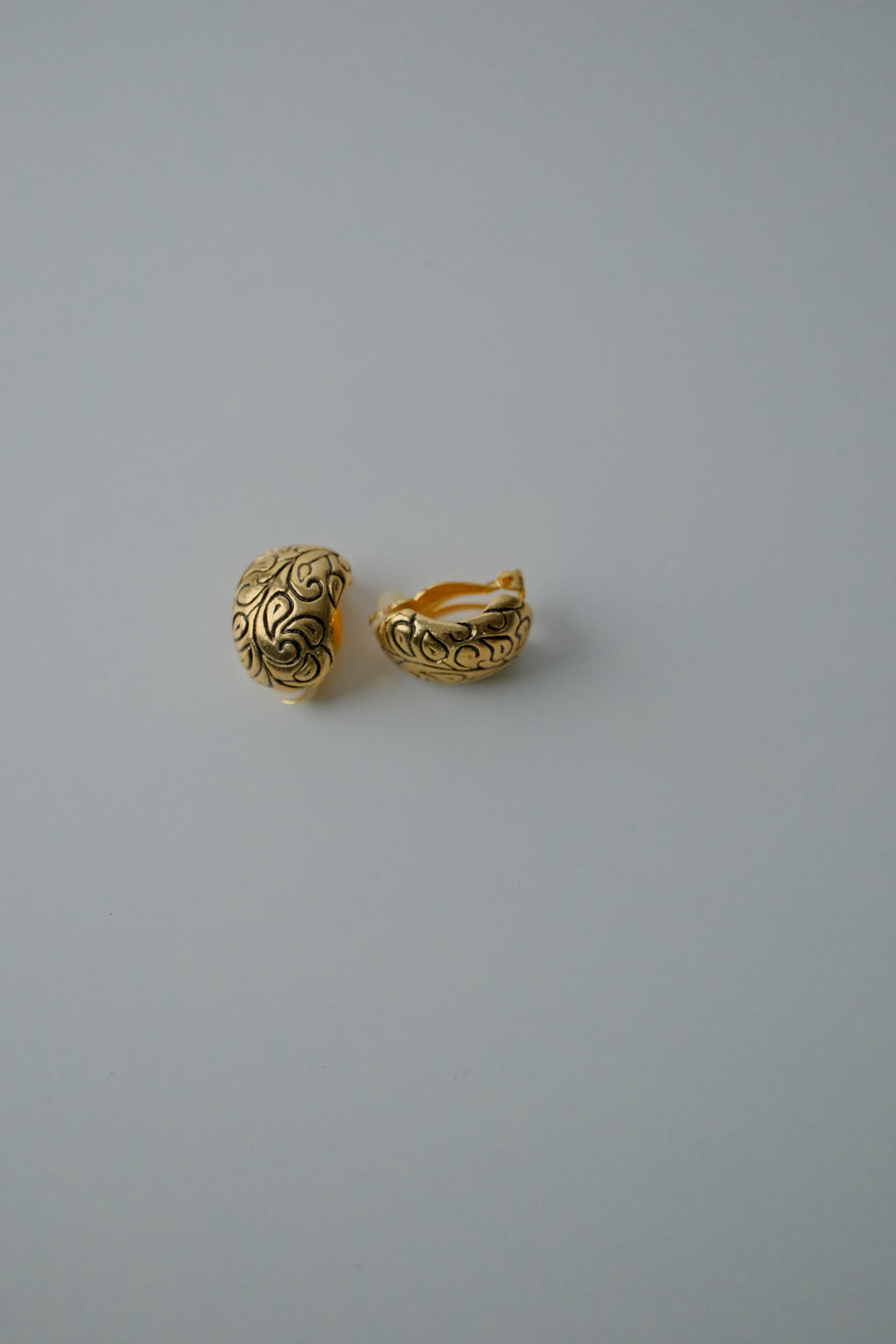 Vintage Gold Tone Swirl Clip-On Earrings
