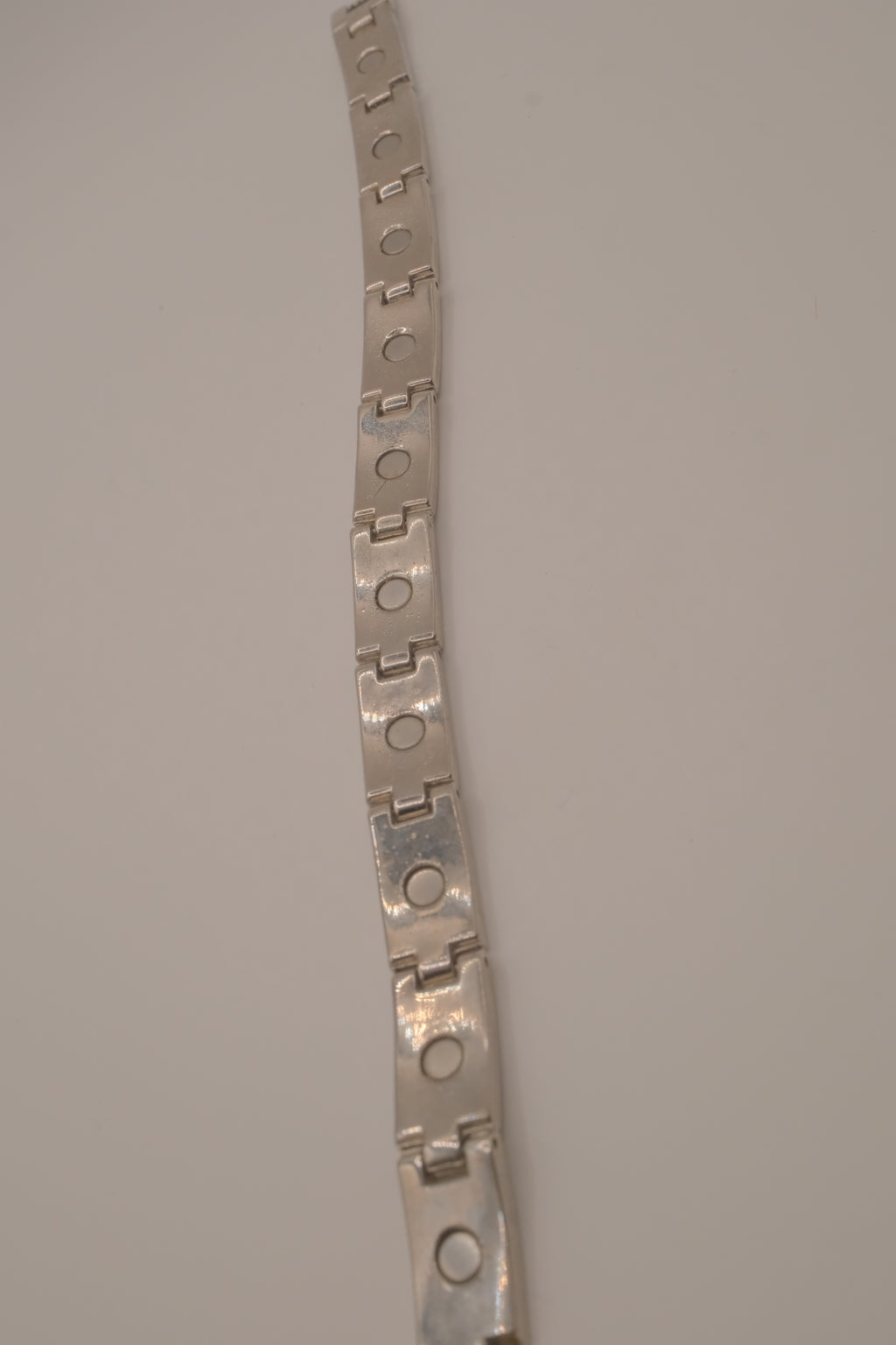 Two-tone dolphin design link bracelet