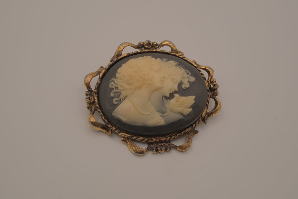 Vintage double-portrait Cameo profile brooch