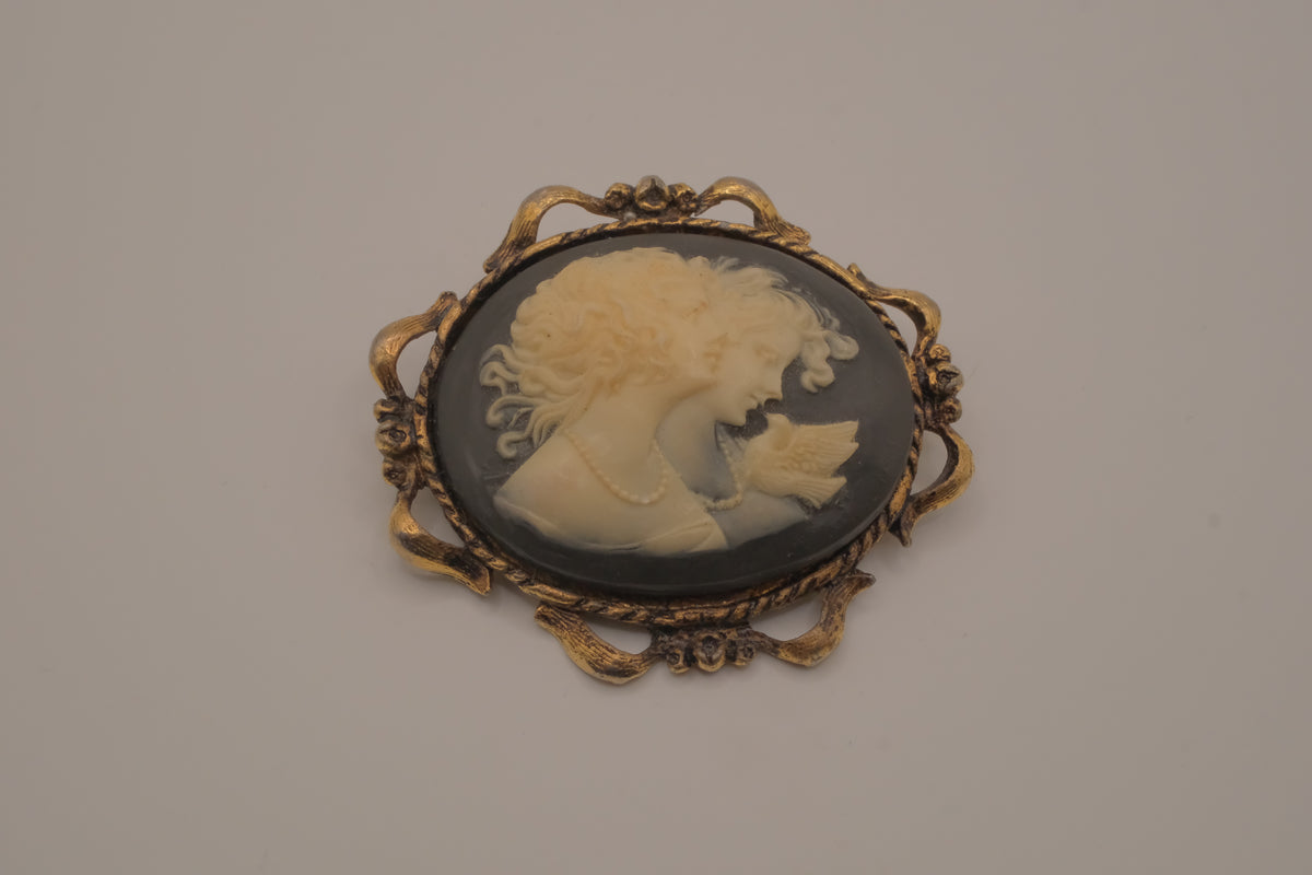 Vintage double-portrait Cameo profile brooch