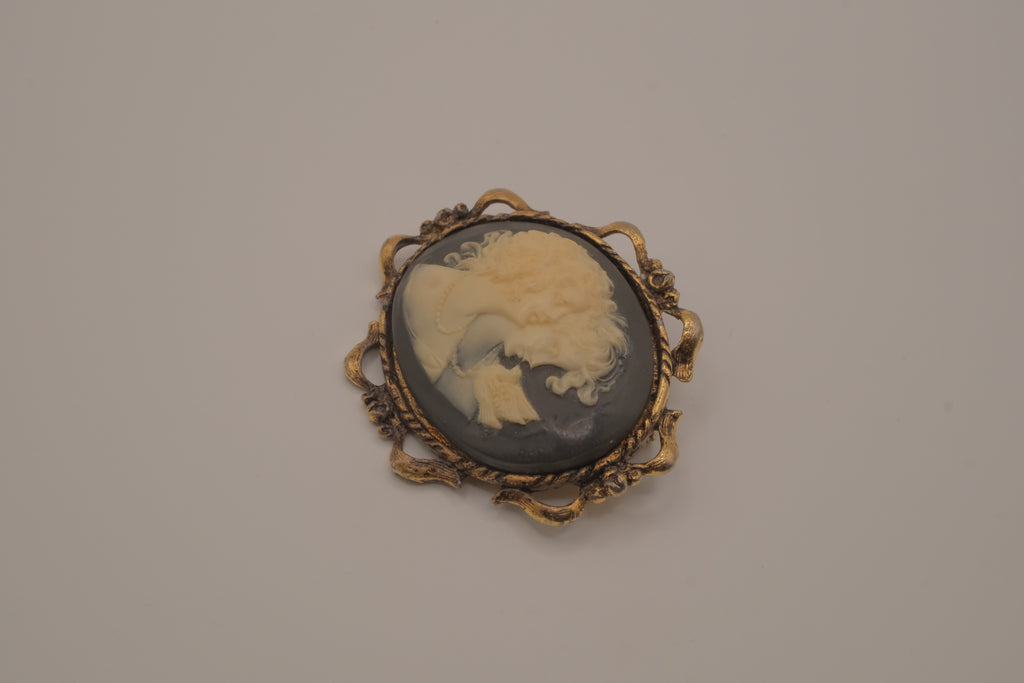 Vintage double-portrait Cameo profile brooch