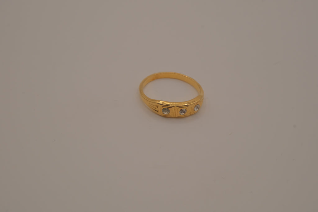 Victorian-style gold tone trilogy ring