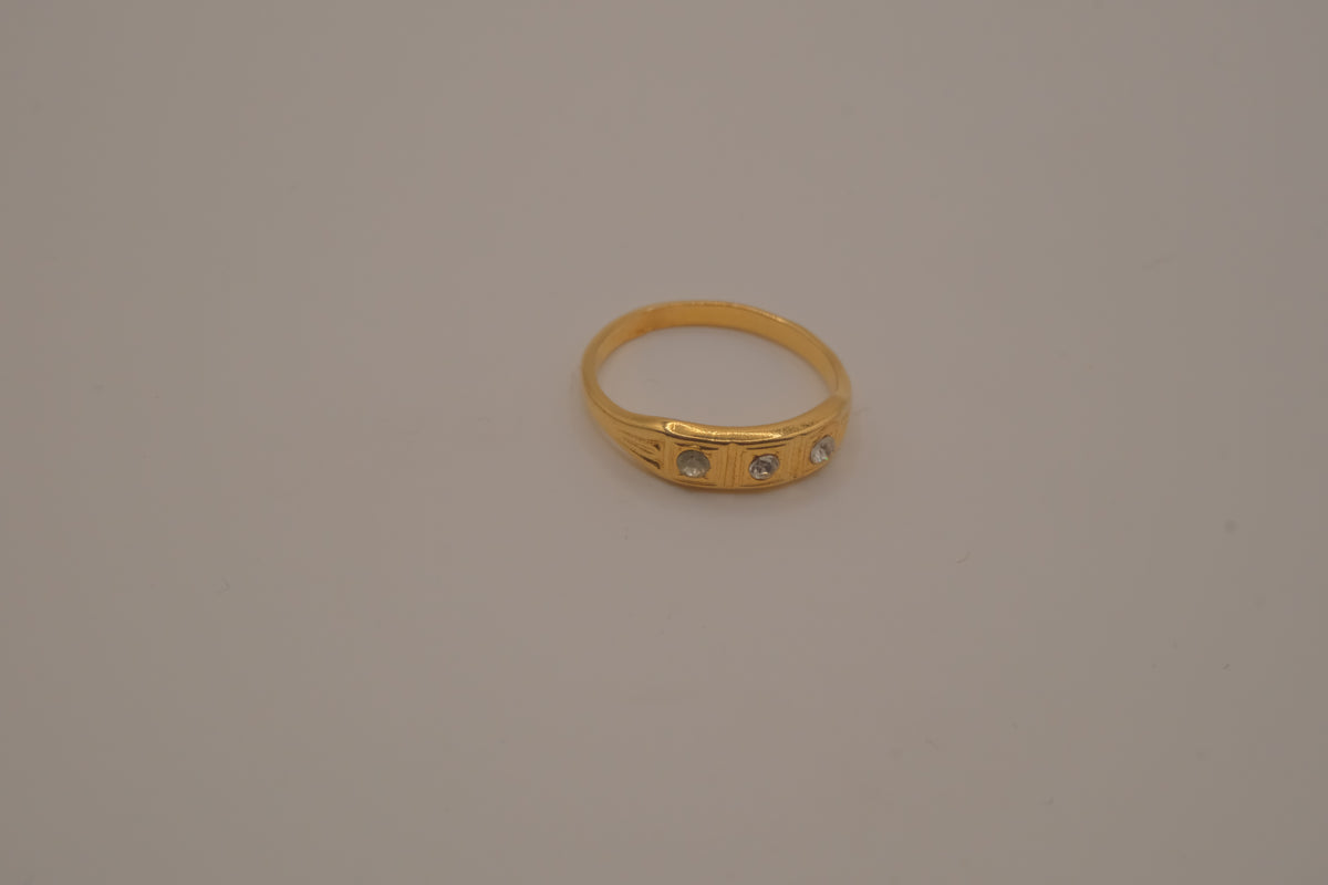 Victorian-style gold tone trilogy ring